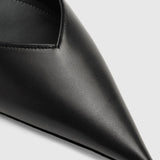 Nikki Flats in Black