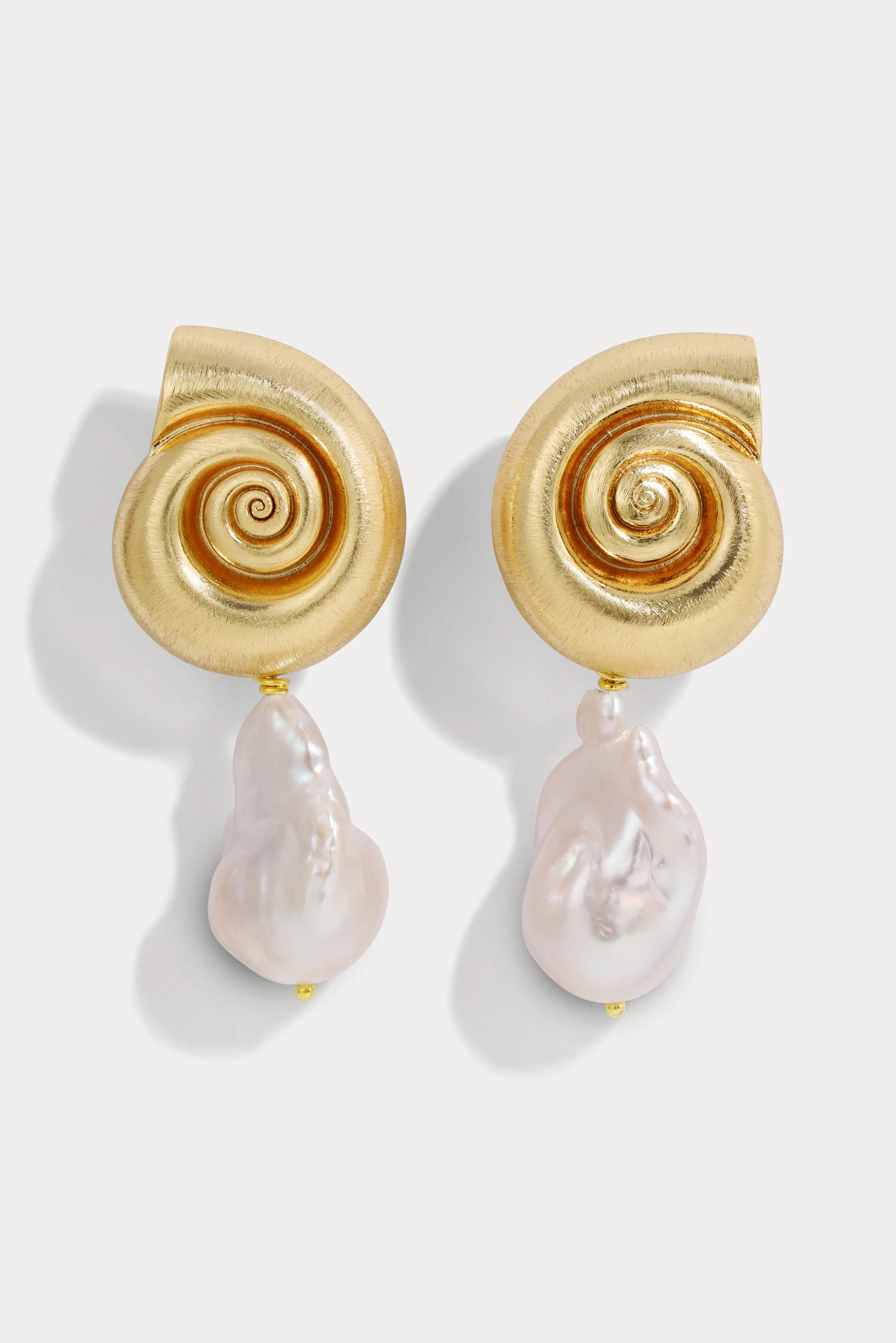 Lili Claspe La Mer Baroque Shell Earring - Gold