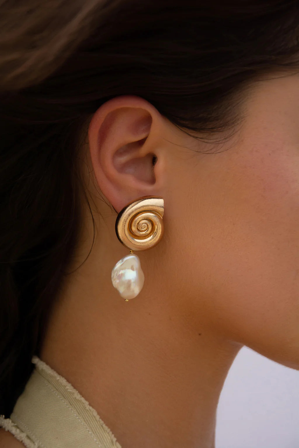 Lili Claspe La Mer Baroque Shell Earring - Gold