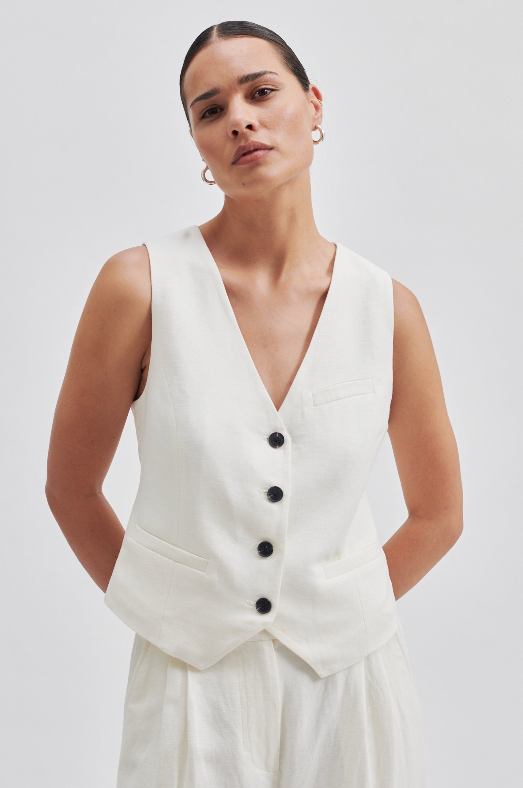 Second Female Lino Waistcoat in Antique White