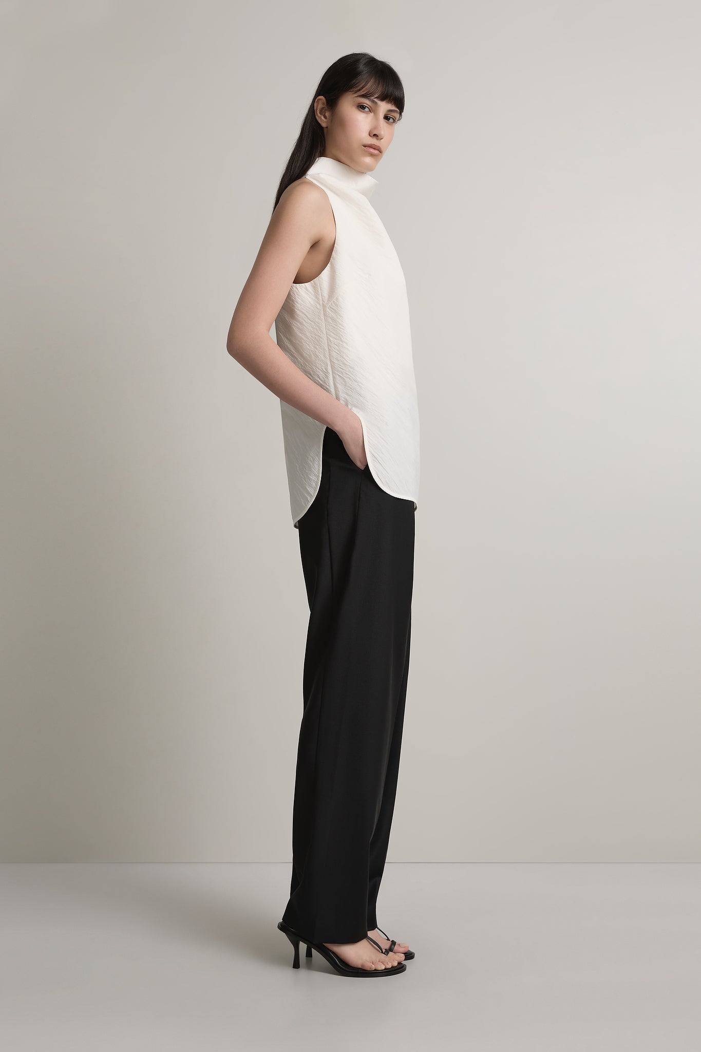 A Emery Allen Top in Chalk - detail view