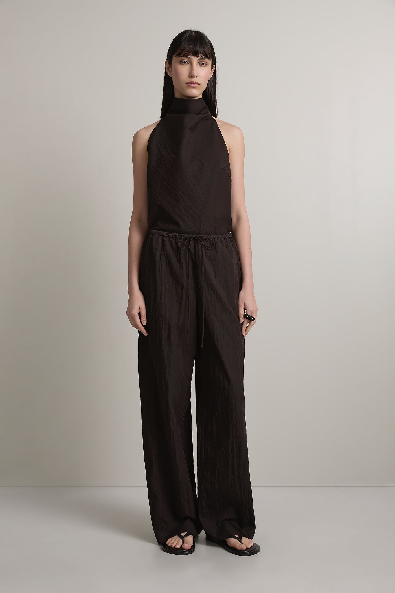 A Emery Lore Pant in Bistre - detail view