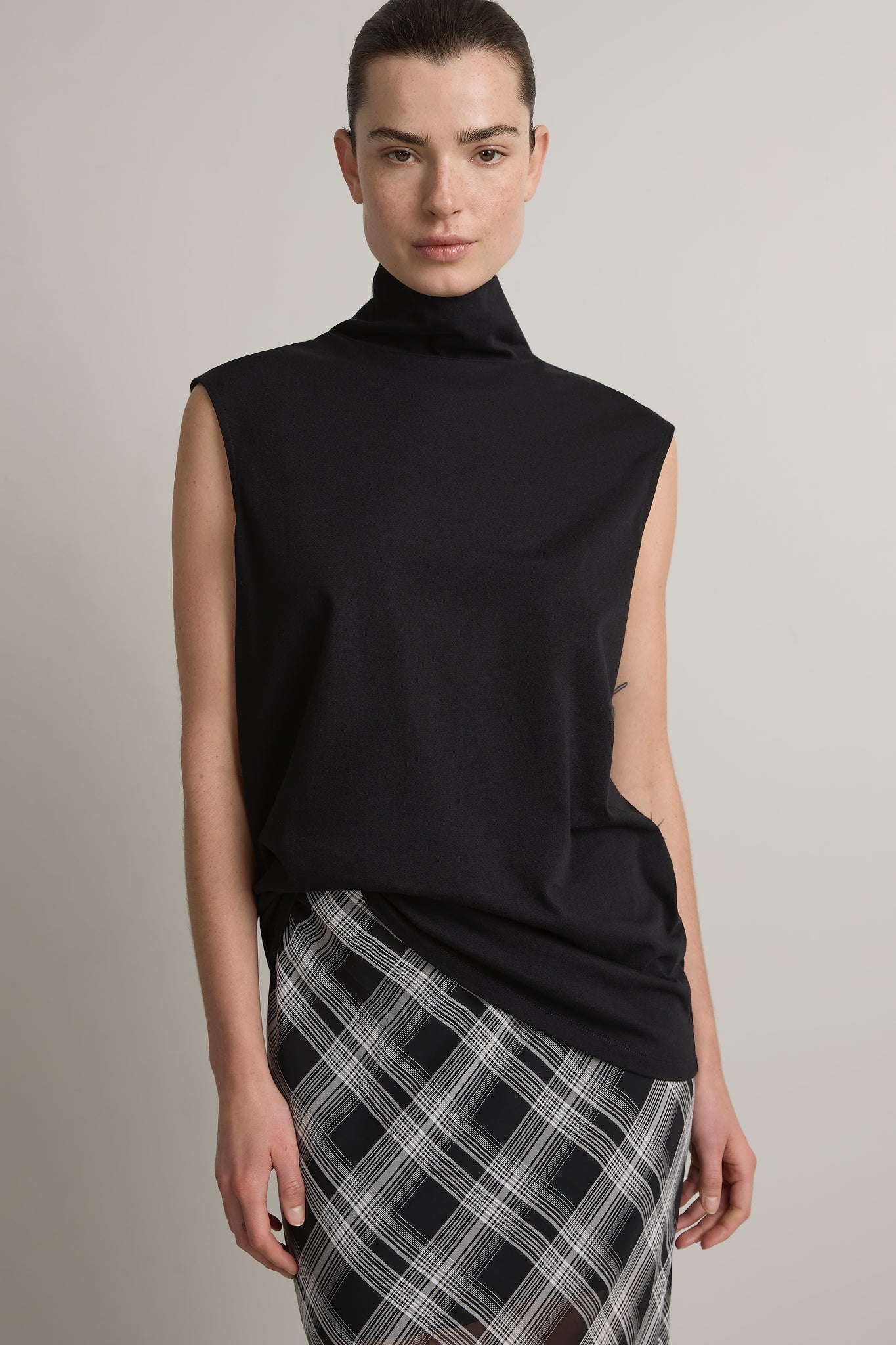 A Emery Miles Sleeveless Top in Black - detail view