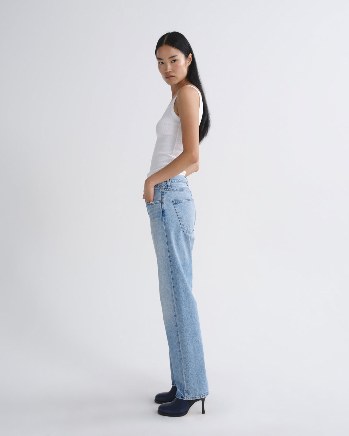 Agolde 90's Jean Mid Rise Loose in Stream - styled look