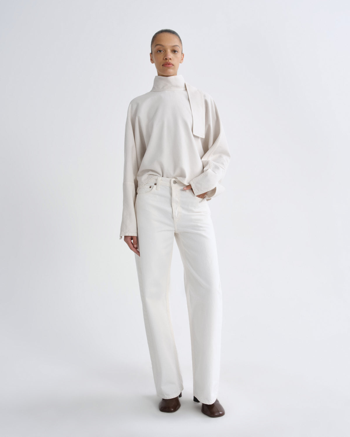 Agolde Arc Jean Loose Wide 32 in Chalk White - side view