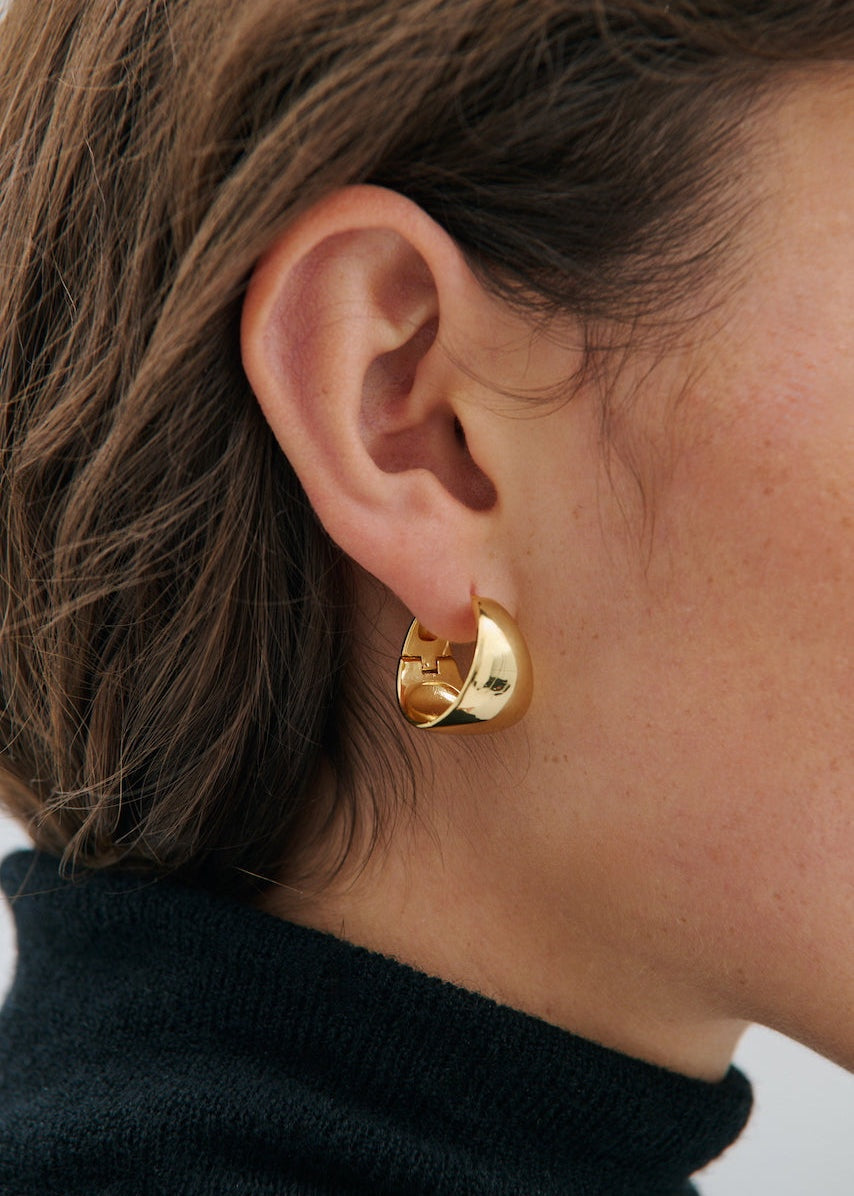 Anna Rossi Curve Hoop in Gold