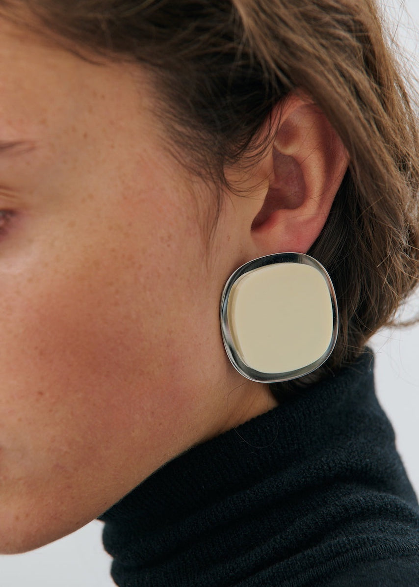 Anna Rossi Sara Earring in Rhodium Silver and Cream