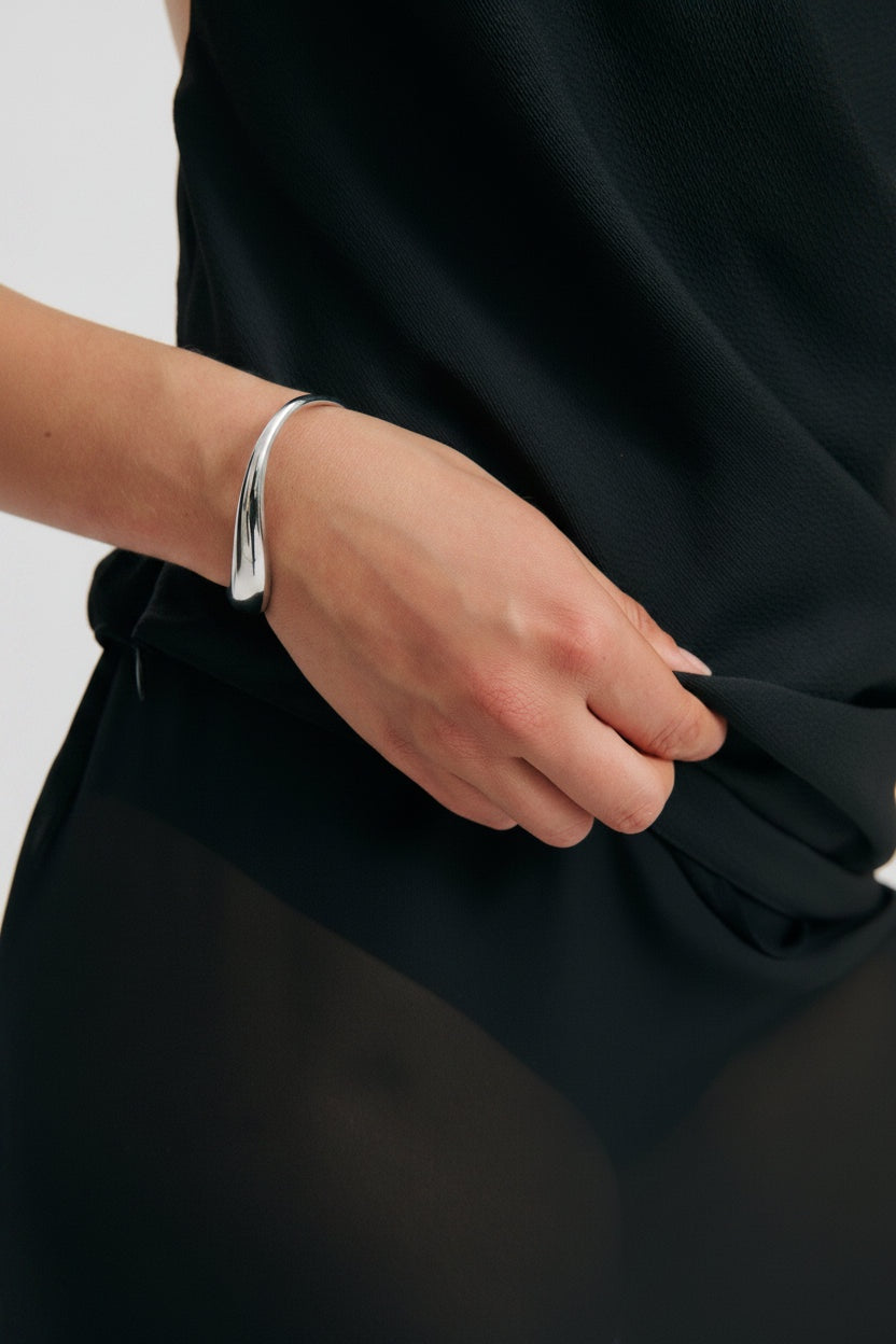 Anna Rossi Wave Bangle Cuff in Light Silver