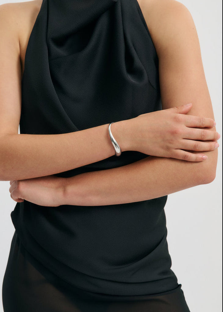 Anna Rossi Wave Bangle Cuff in Light Silver - side view