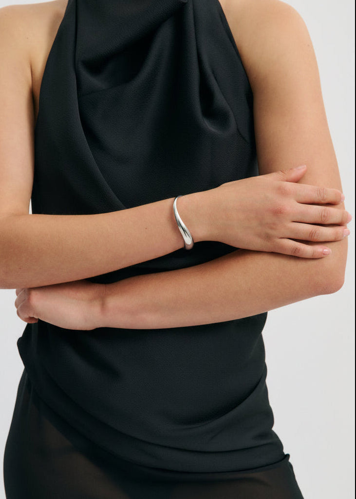 Anna Rossi Wave Bangle Cuff in Light Silver - side view