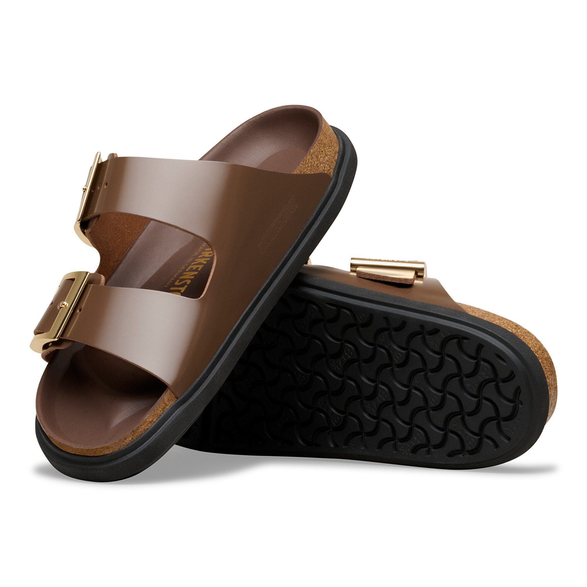 Birkenstock Arizona Droplet Buckle High Shine Sandal in Carafe Patent Narrow - outfit inspiration