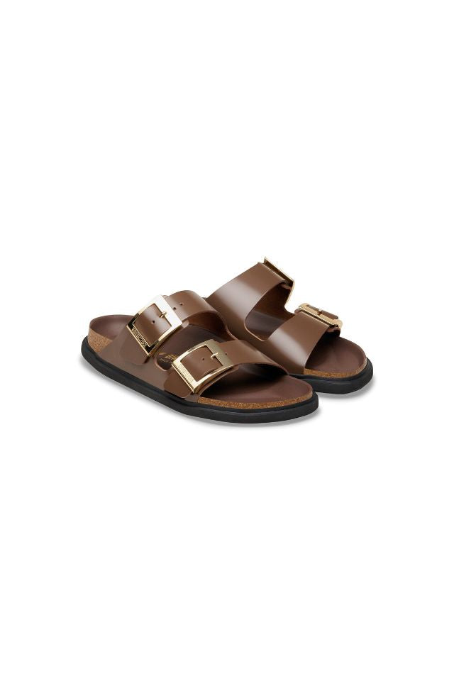 Birkenstock Arizona Droplet Buckle High Shine Sandal in Carafe Patent Narrow