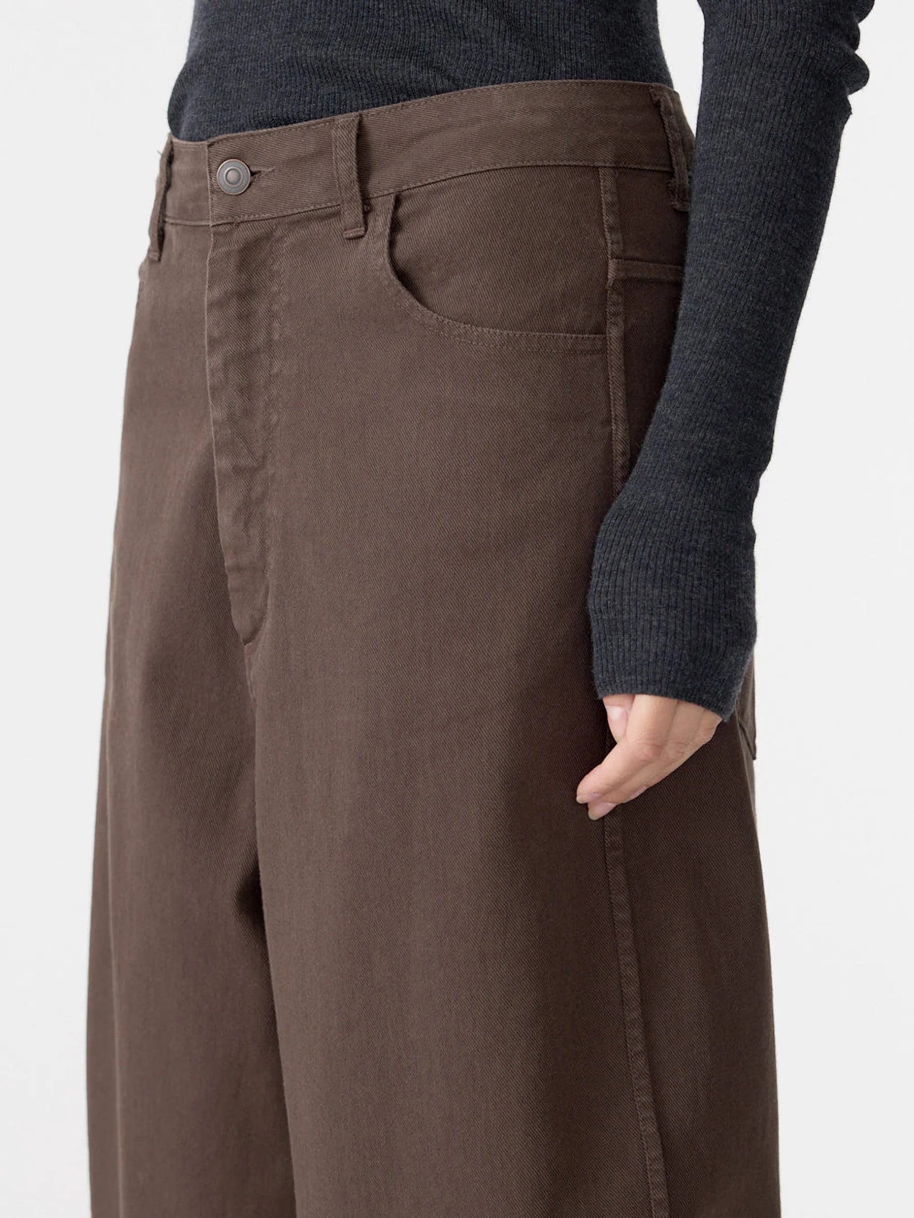 Bassike Cotton Twill Barrel Leg Pant in Chocolate Brown