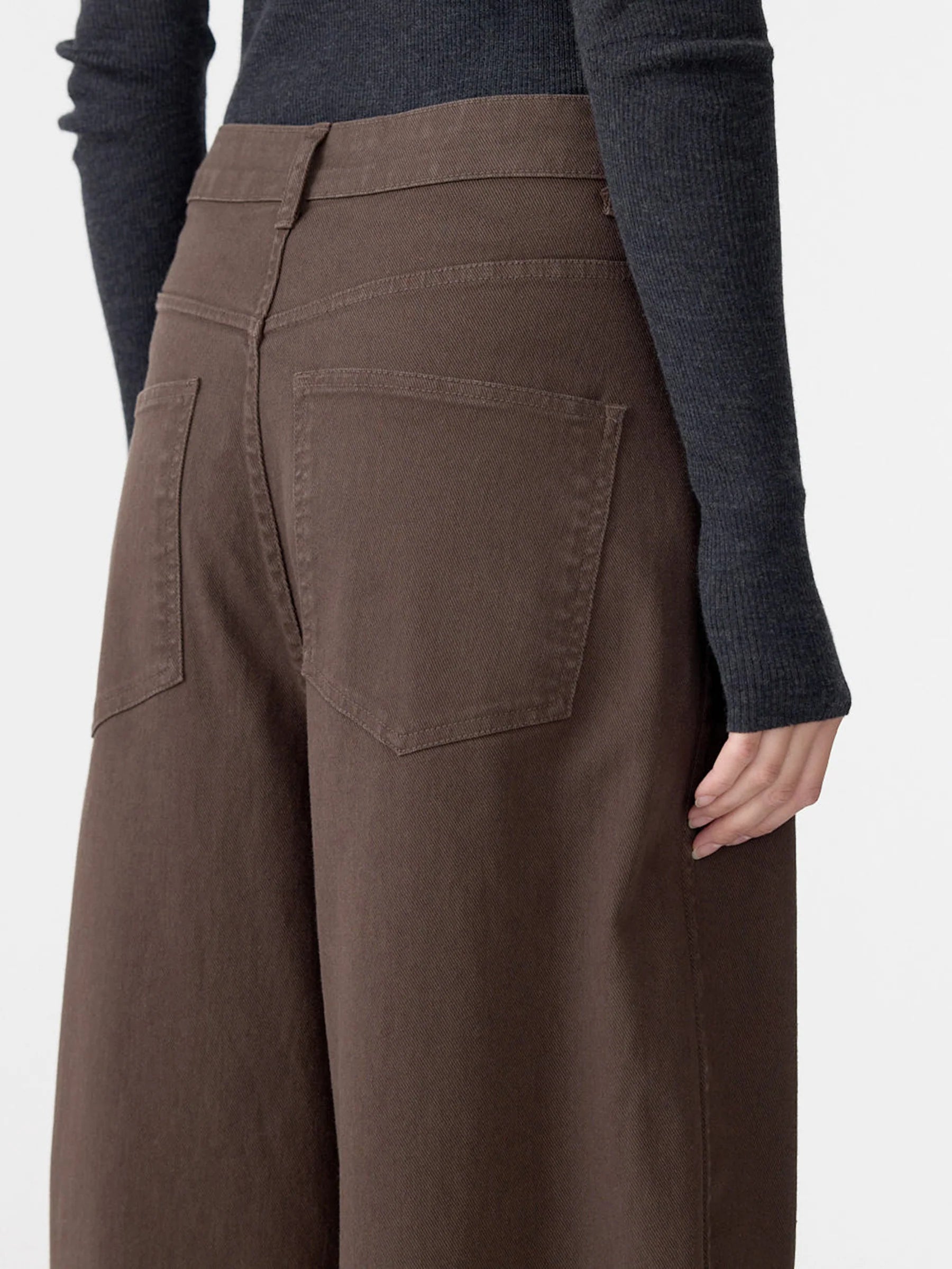 Bassike Cotton Twill Barrel Leg Pant in Chocolate Brown