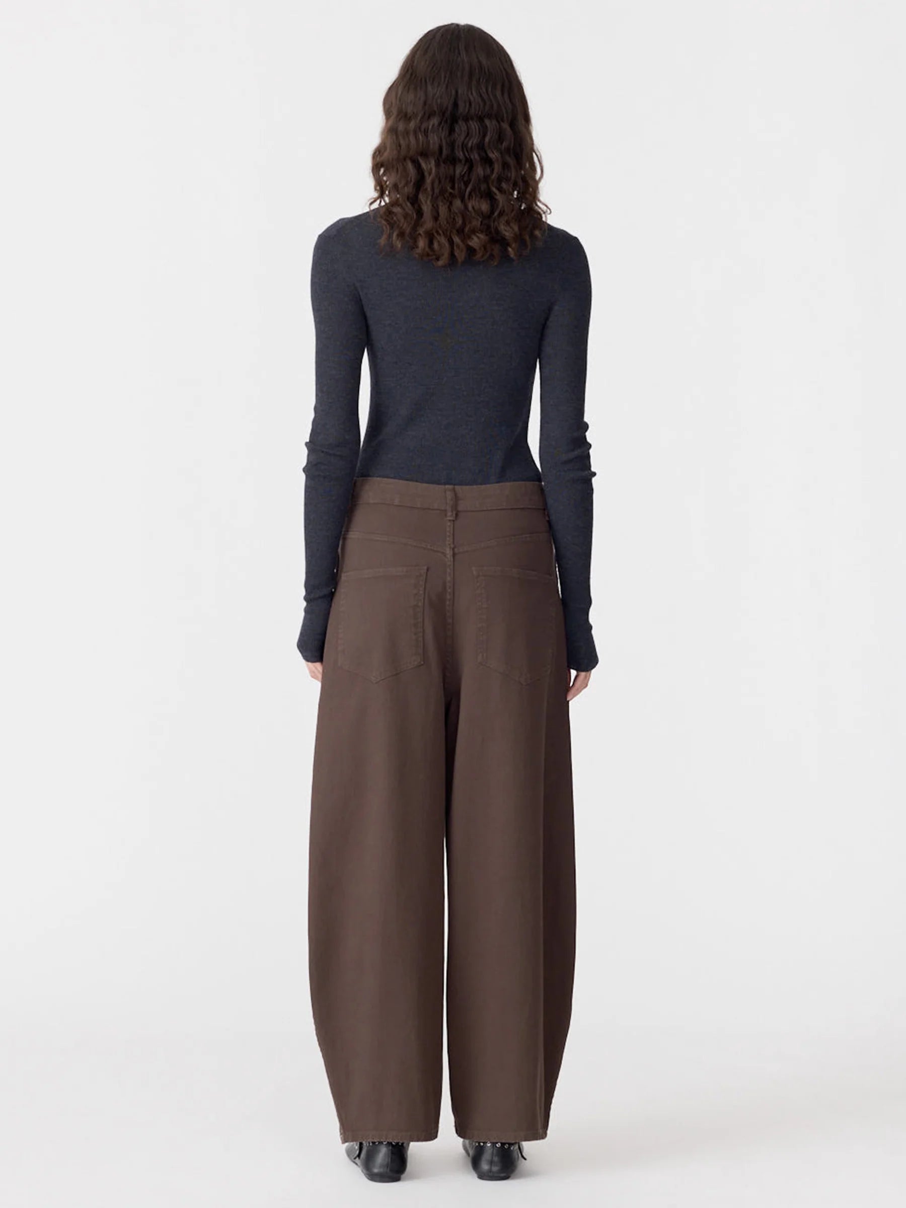 Bassike Cotton Twill Barrel Leg Pant in Chocolate Brown