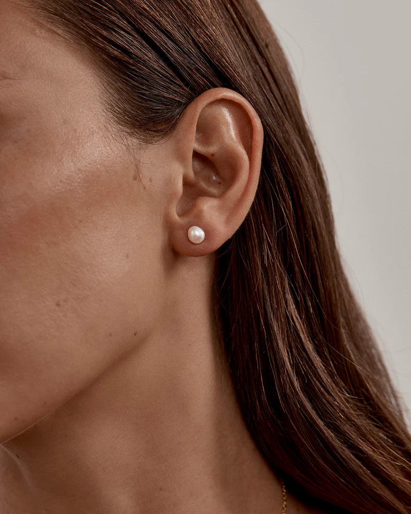 By Charlotte Under The Moonlight Pearl Stud Earrings in 18K Gold Vermeil