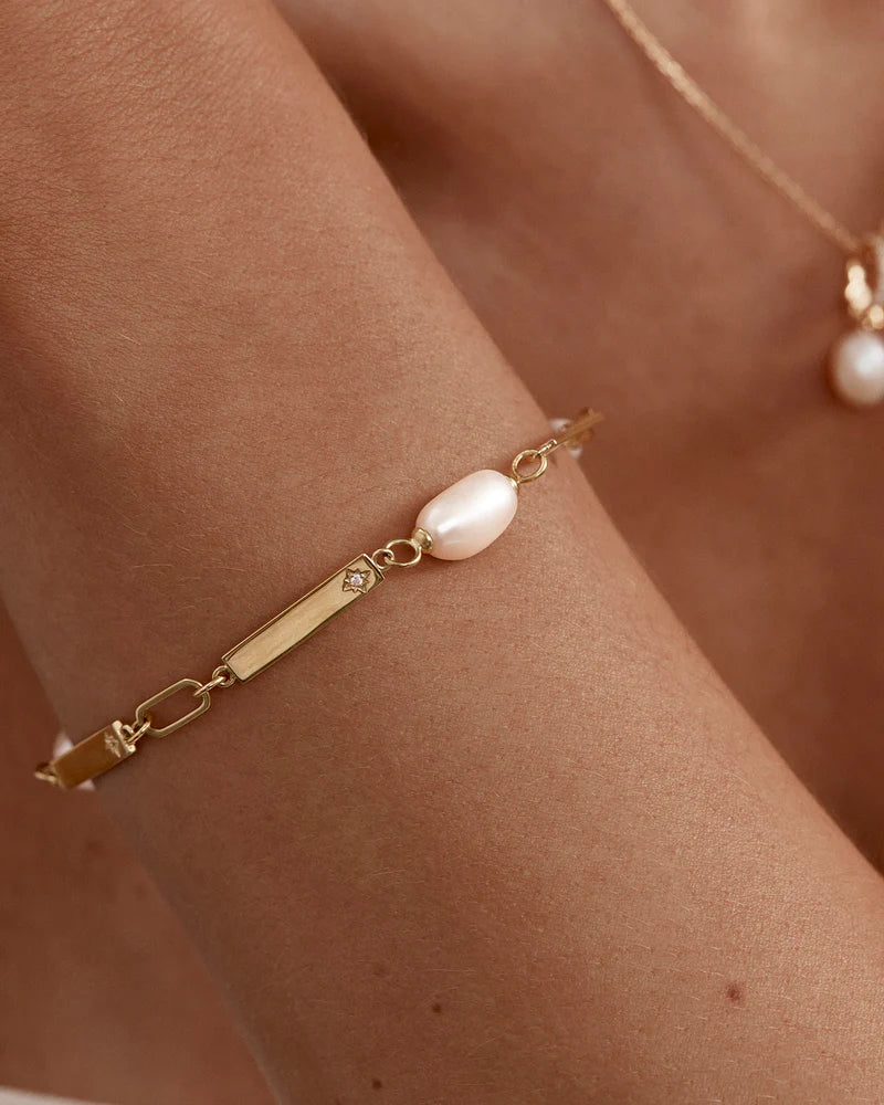 By Charlotte Connected by Love Engravable Pearl Bracelet in 18K Gold Vermeil