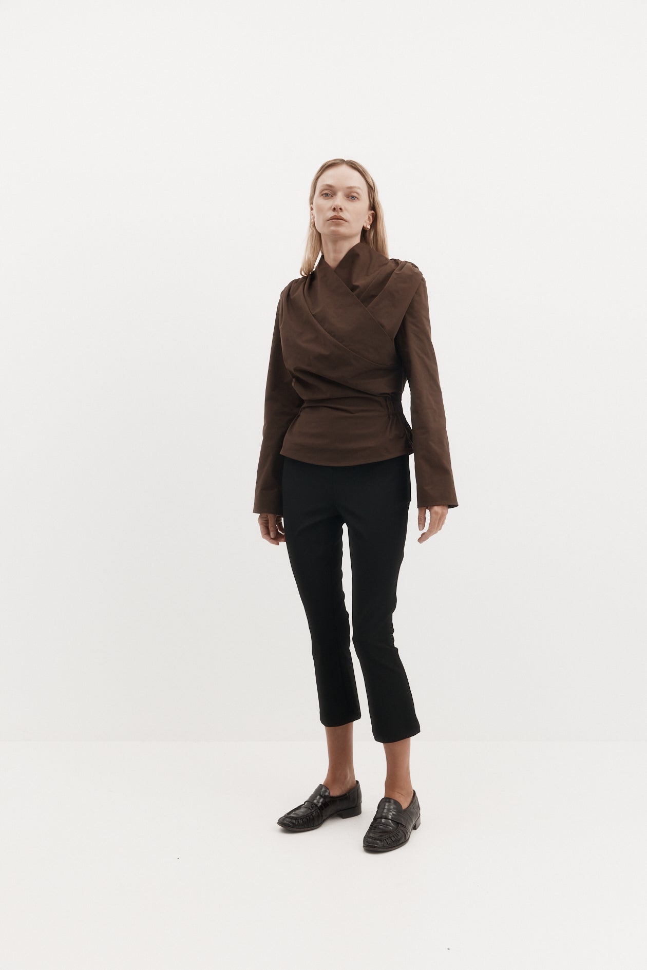 Harris Tapper Capri Trouser in Black - side view