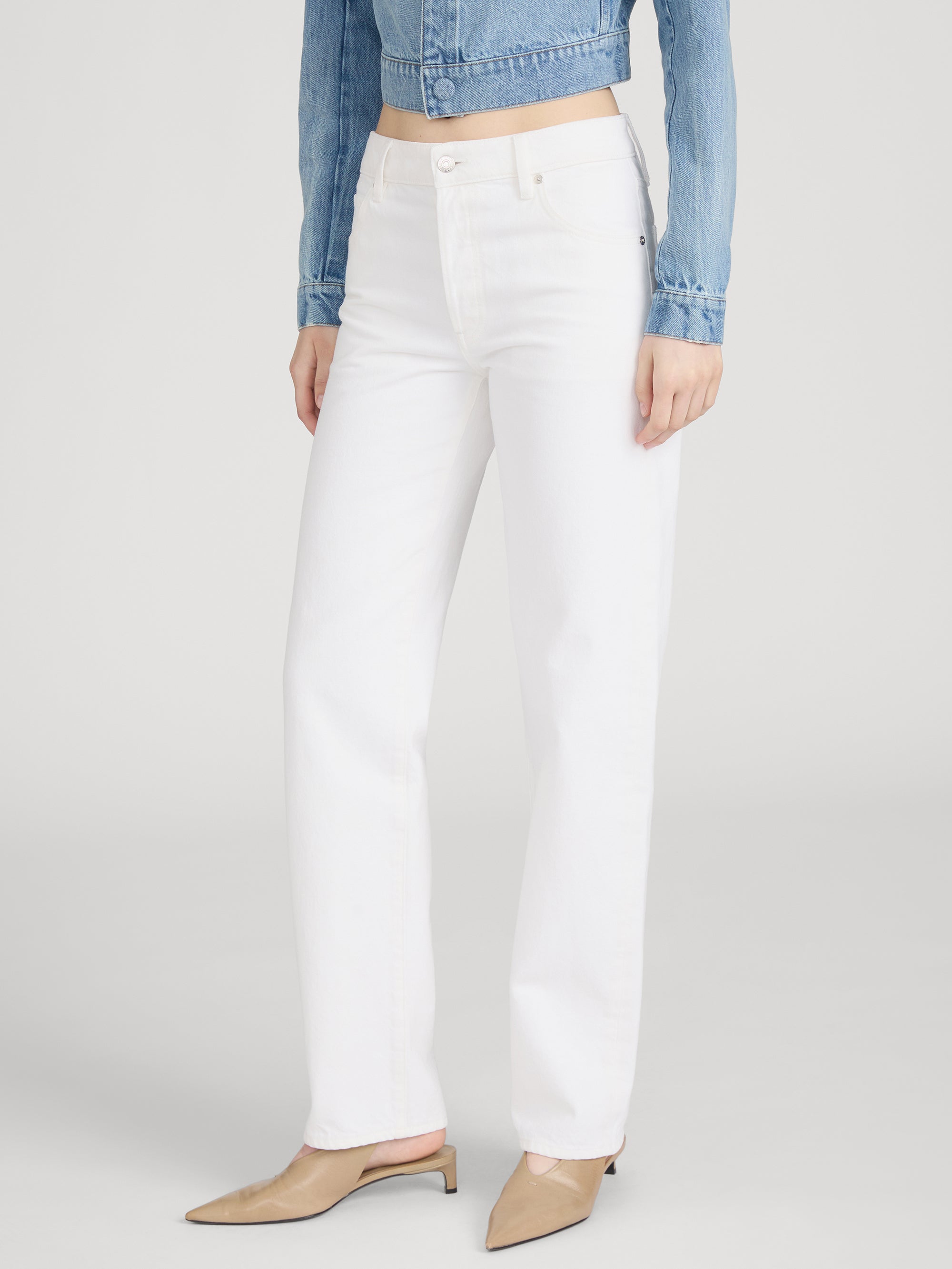 Frame The Essential in White - styled look