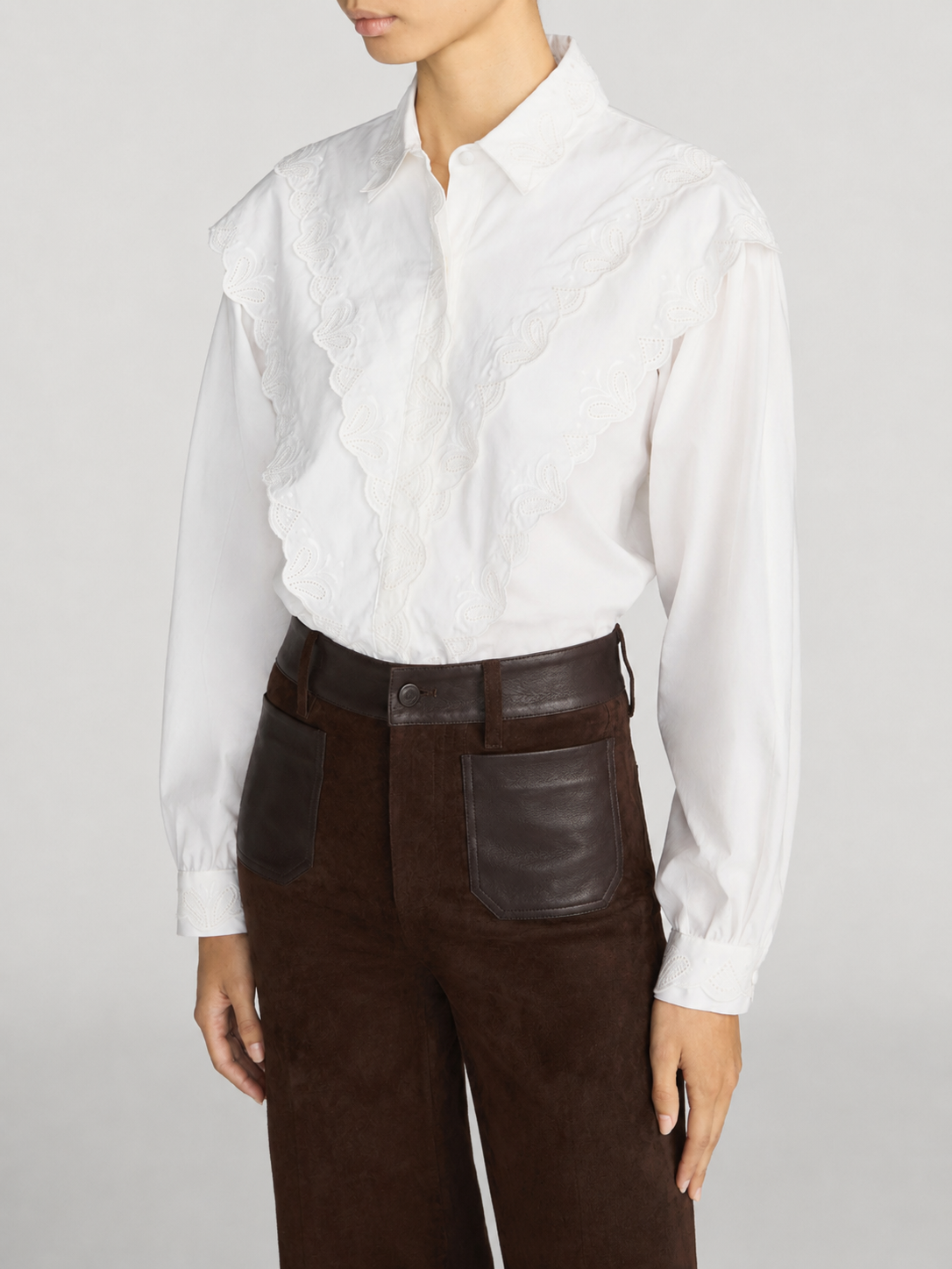 Frame The Poplin Equestrian Shirt in White - detail view