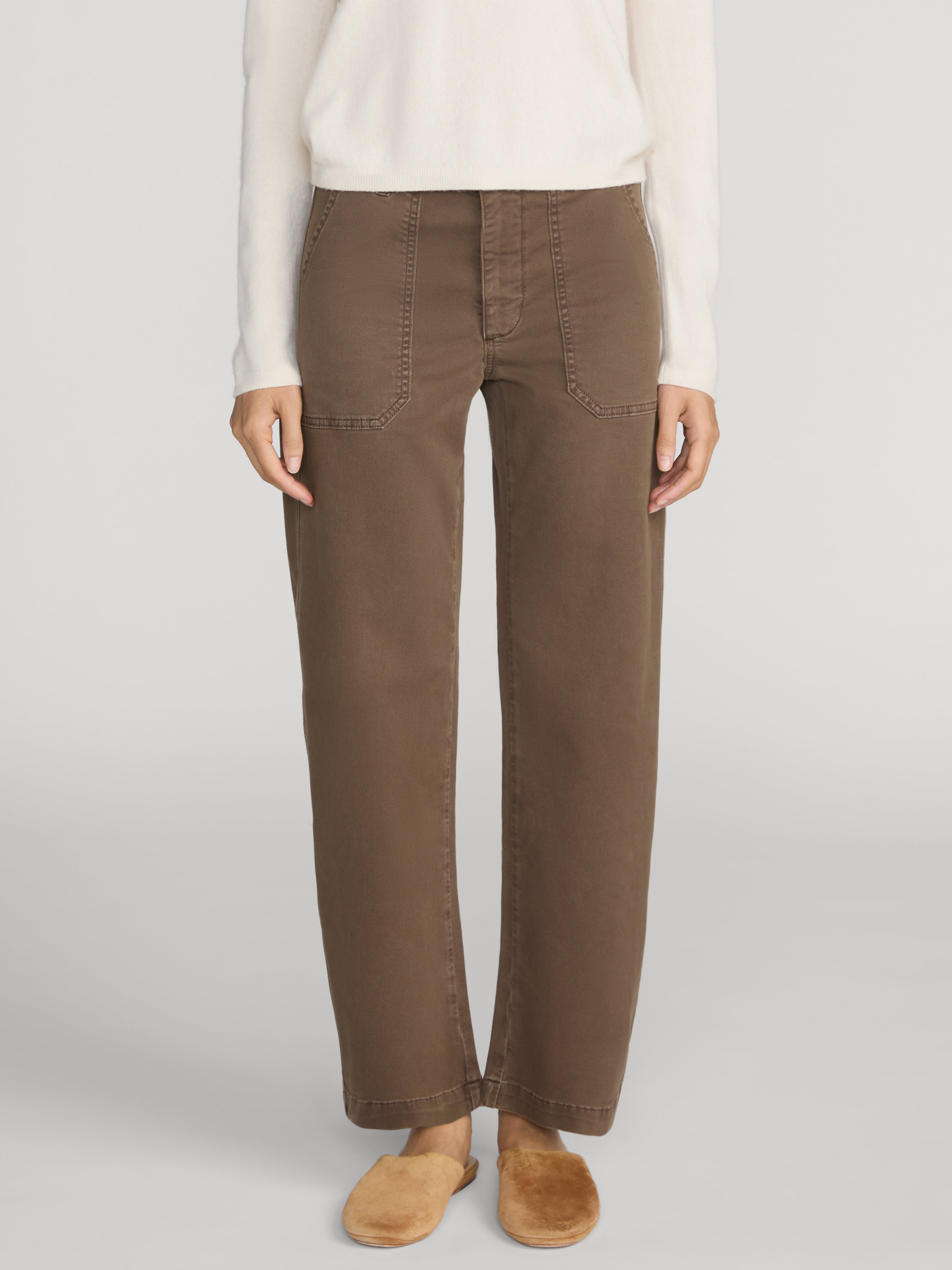Frame The Ranger Pant in Deep Olive - detail view