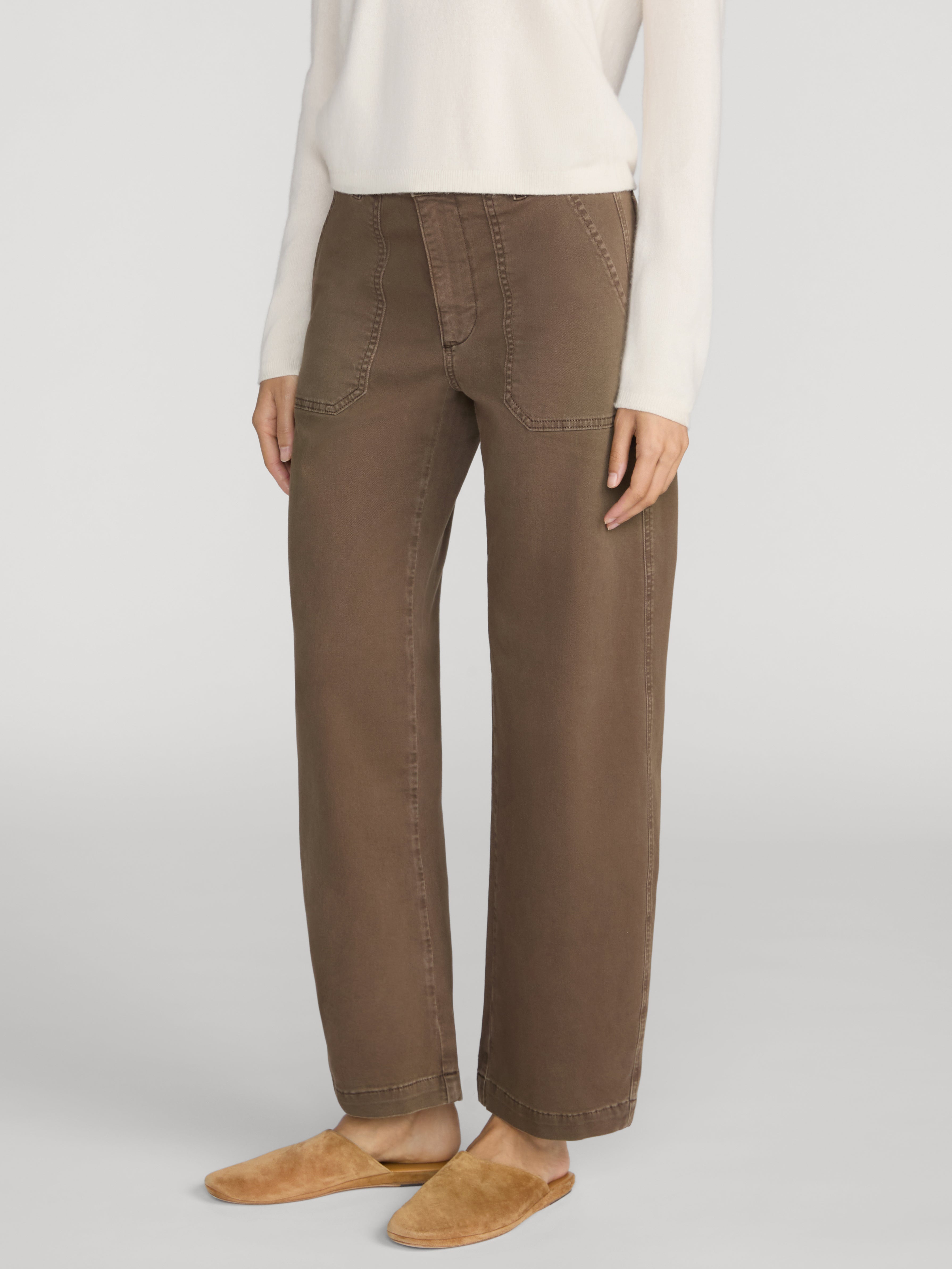Frame The Ranger Pant in Deep Olive - styled look