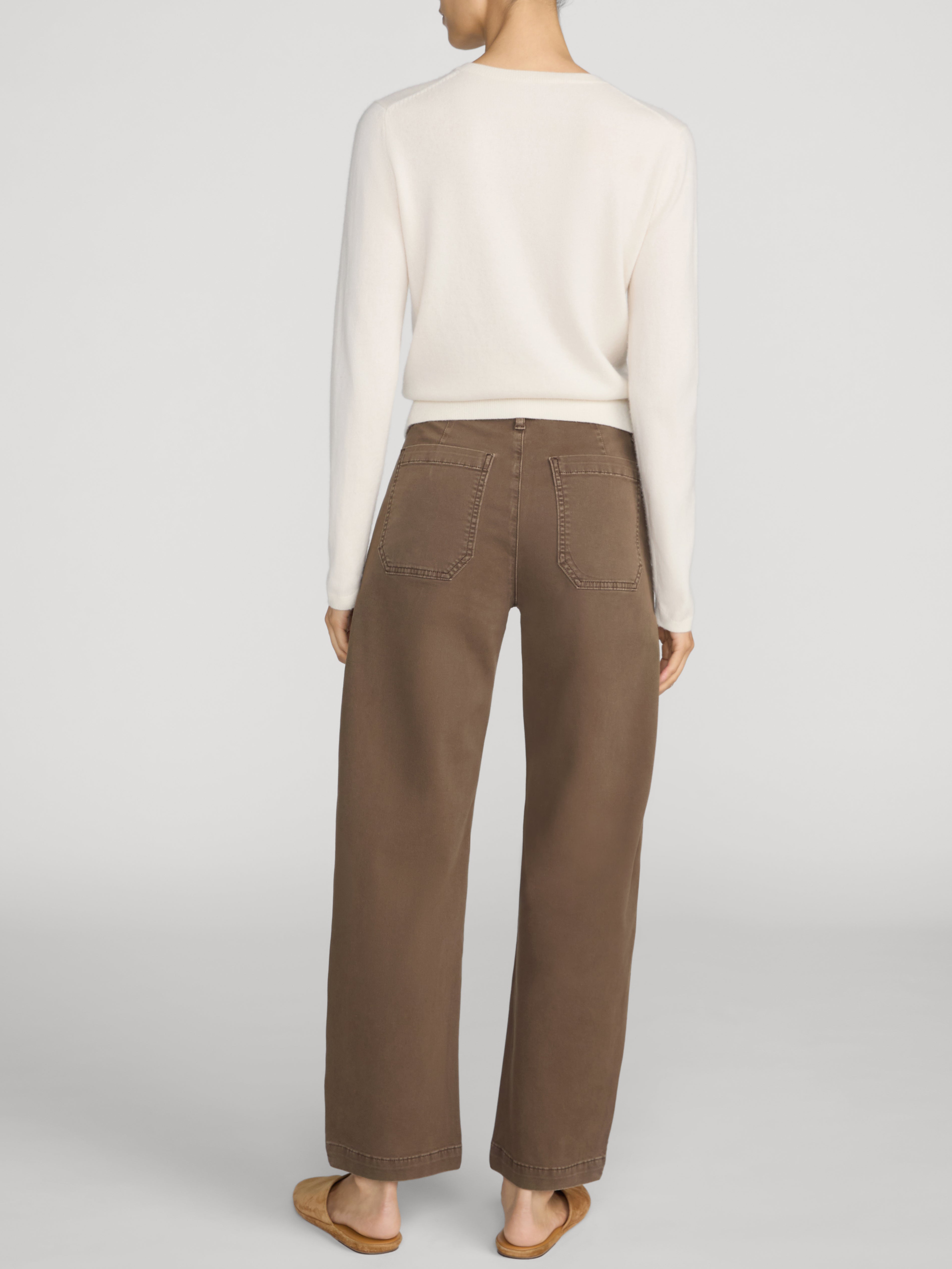Frame The Ranger Pant in Deep Olive - close up