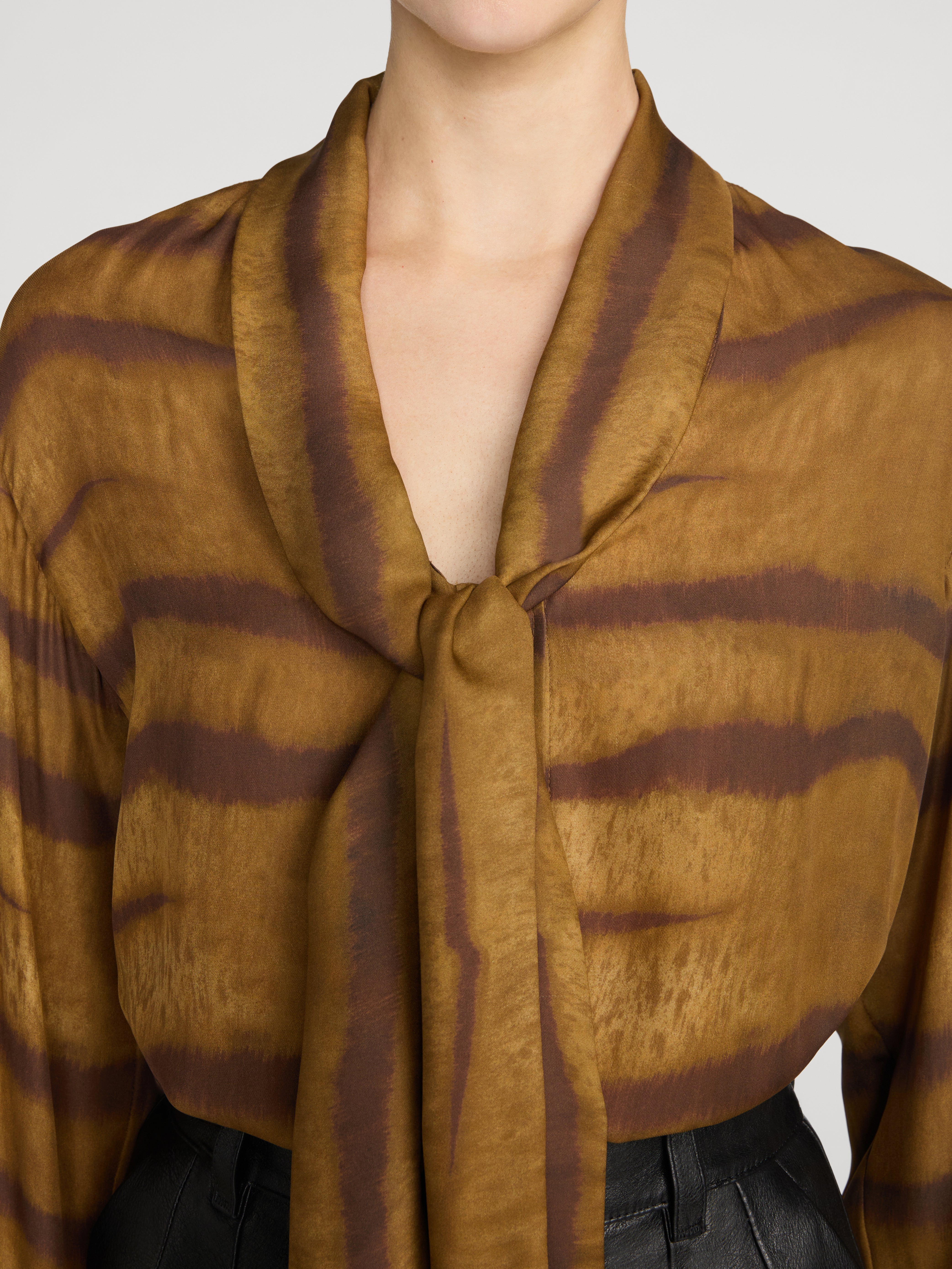 Frame The Silk Oversized Tie Shirt in Light Tiger Multi - outfit inspiration