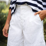Frank & Eileen Waterford 7.5" Golf Short in White - styled look