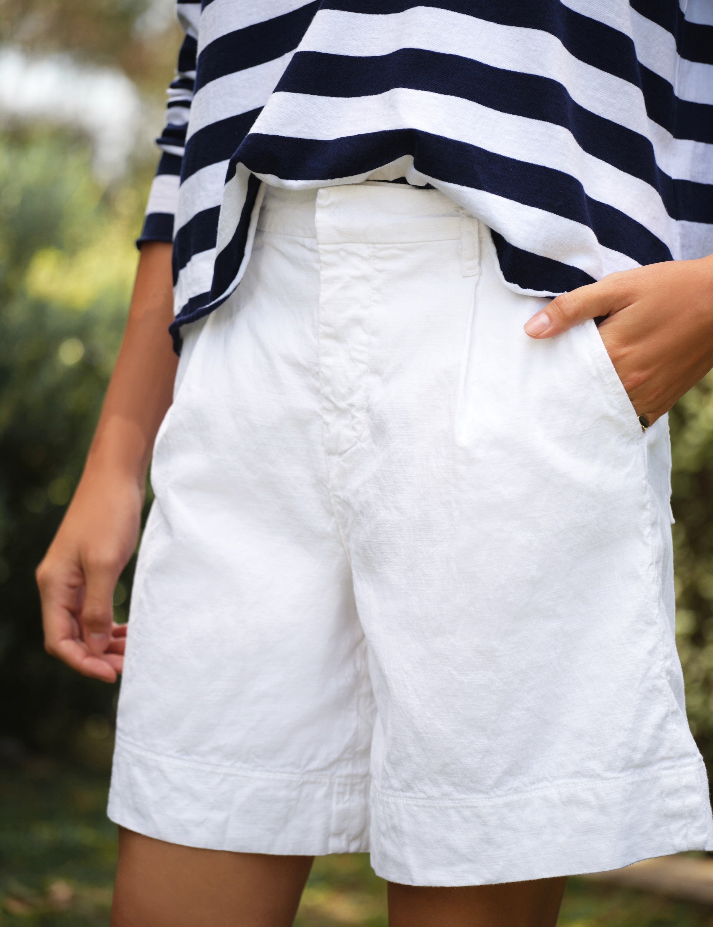 Frank & Eileen Waterford 7.5" Golf Short in White - styled look