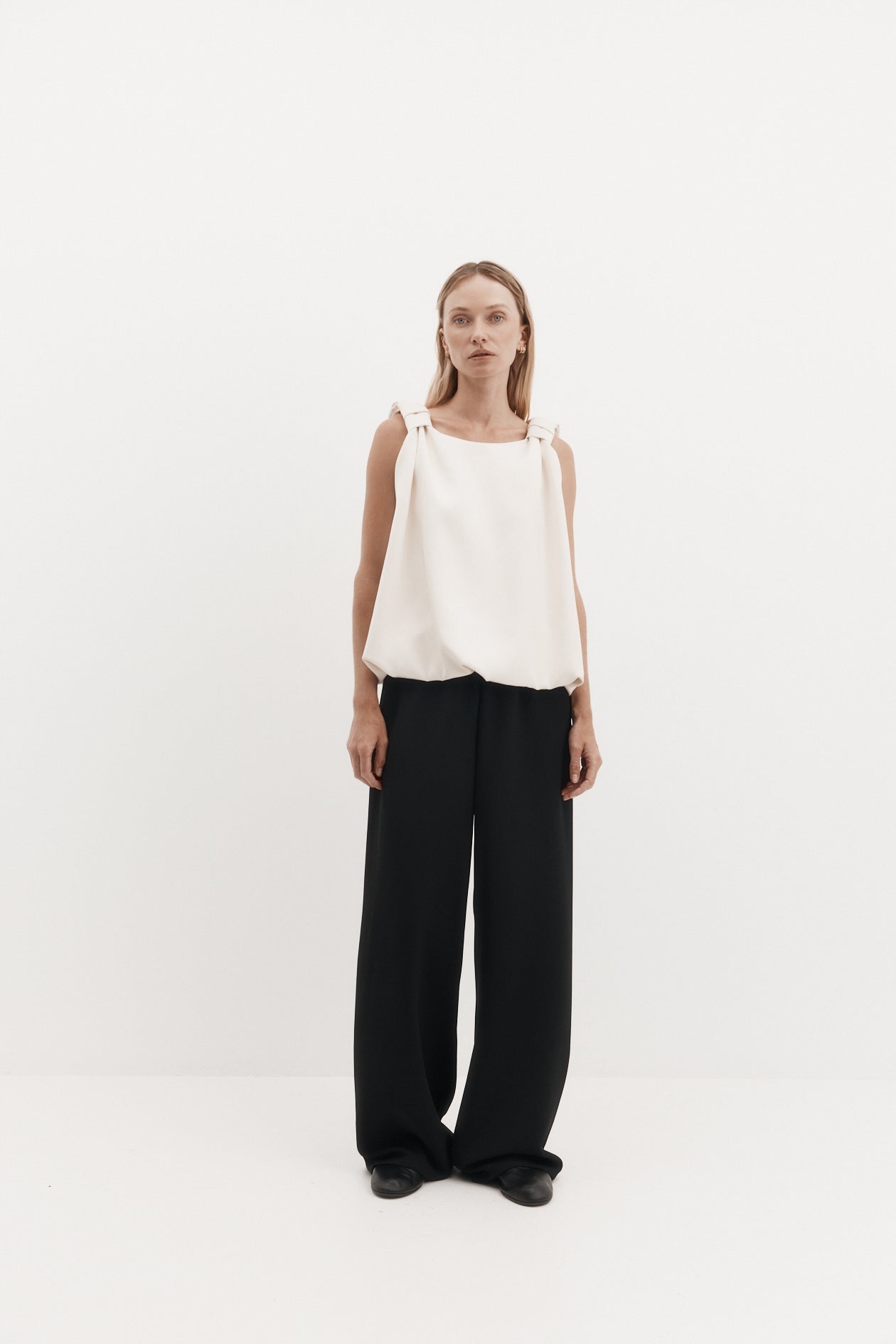 Harris Tapper Knot Top in Ivory - side view
