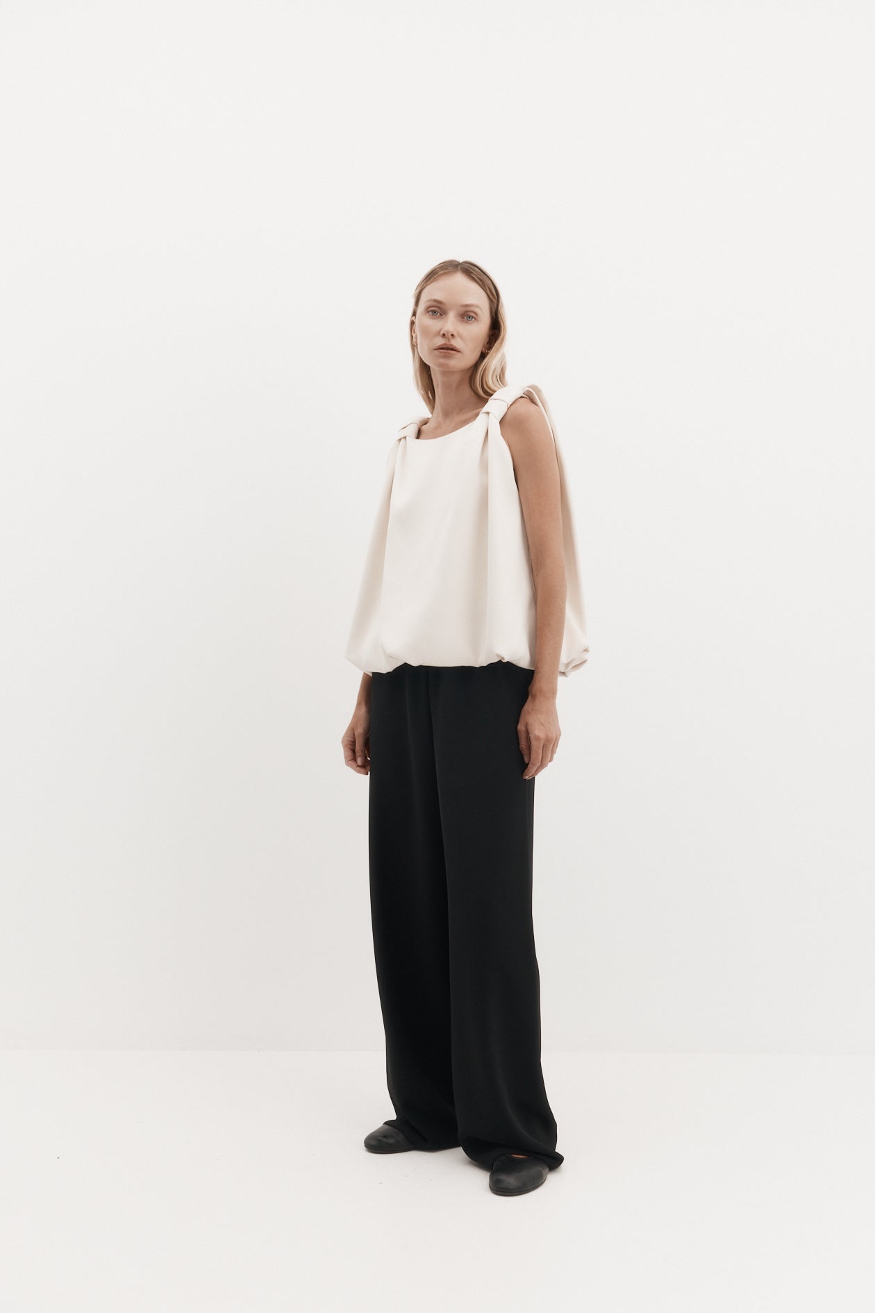 Harris Tapper Knot Top in Ivory - detail view