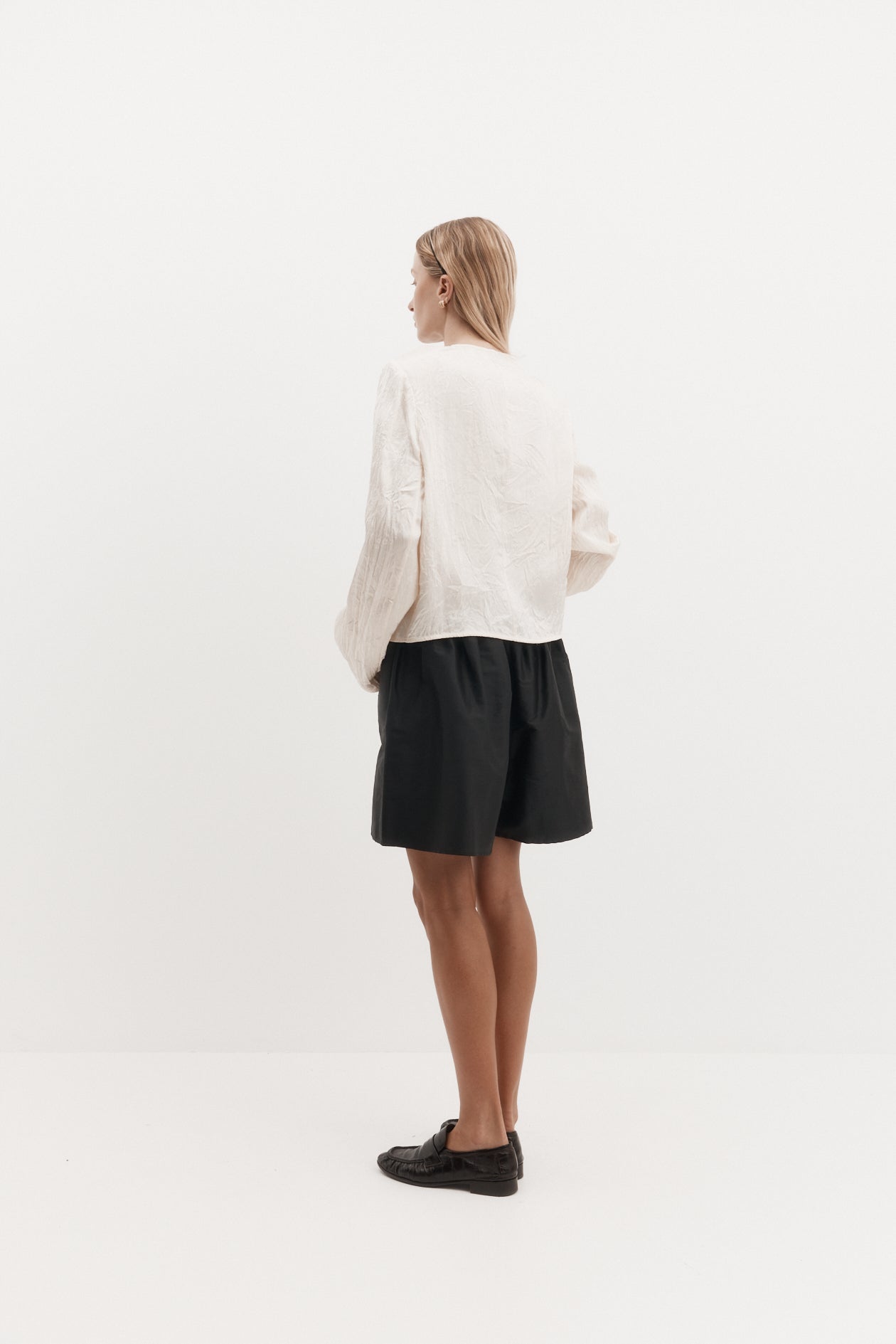 Harris Tapper Voluminous Short in Black - styled look