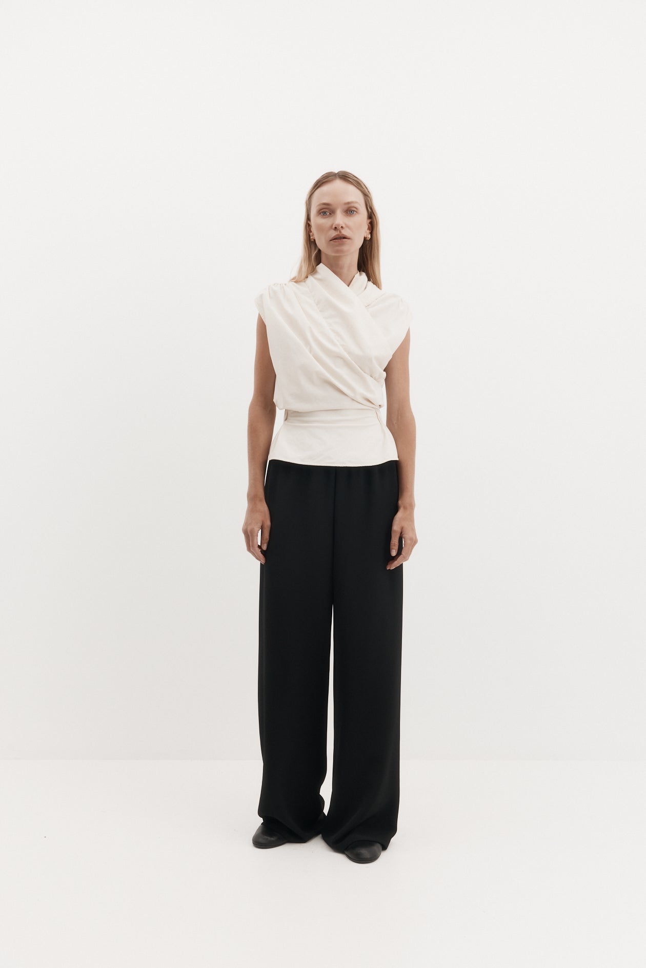 Harris Tapper Irving Trouser in Black - side view