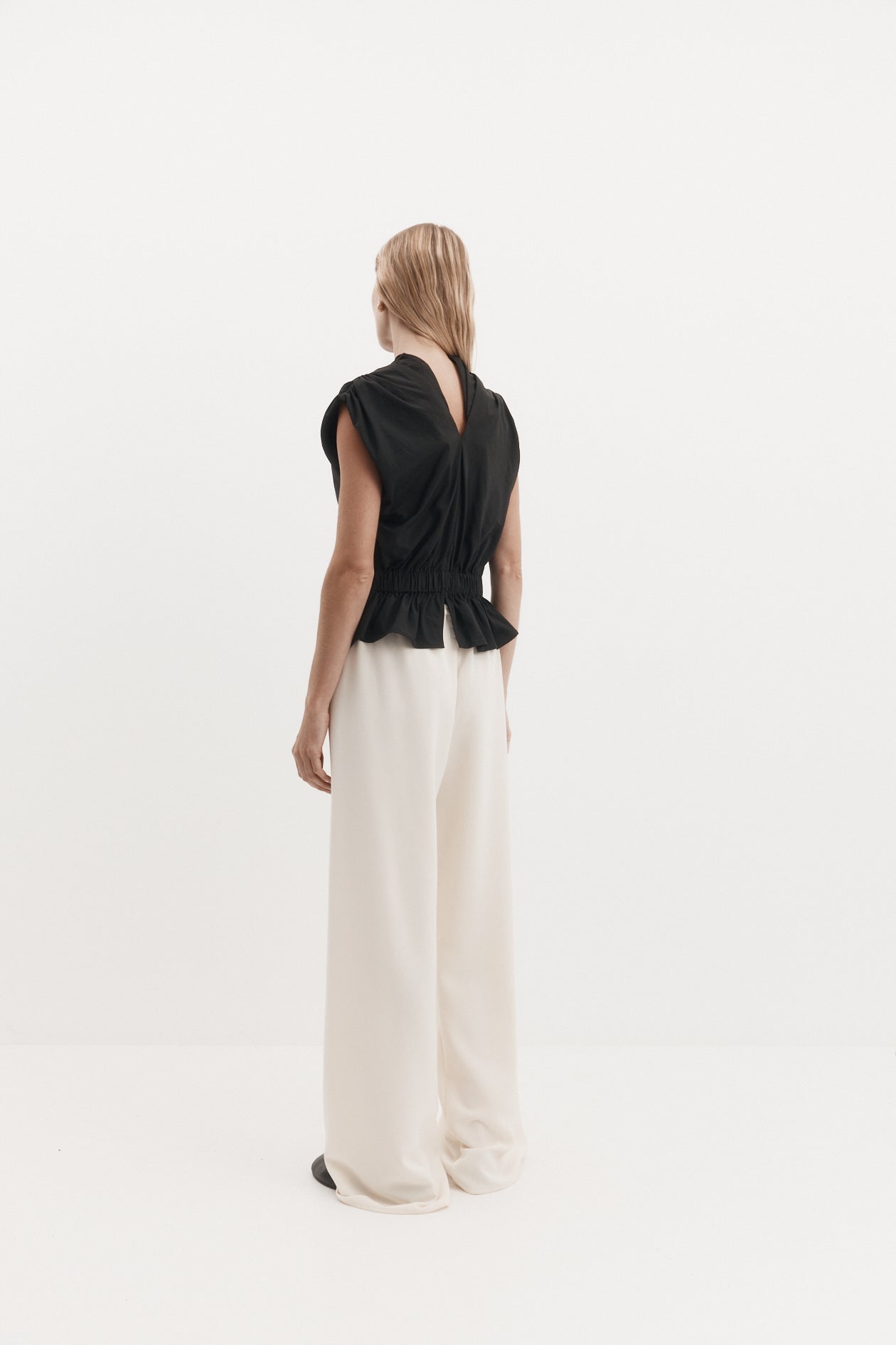 Harris Tapper Irving Trouser in Bone - detail view
