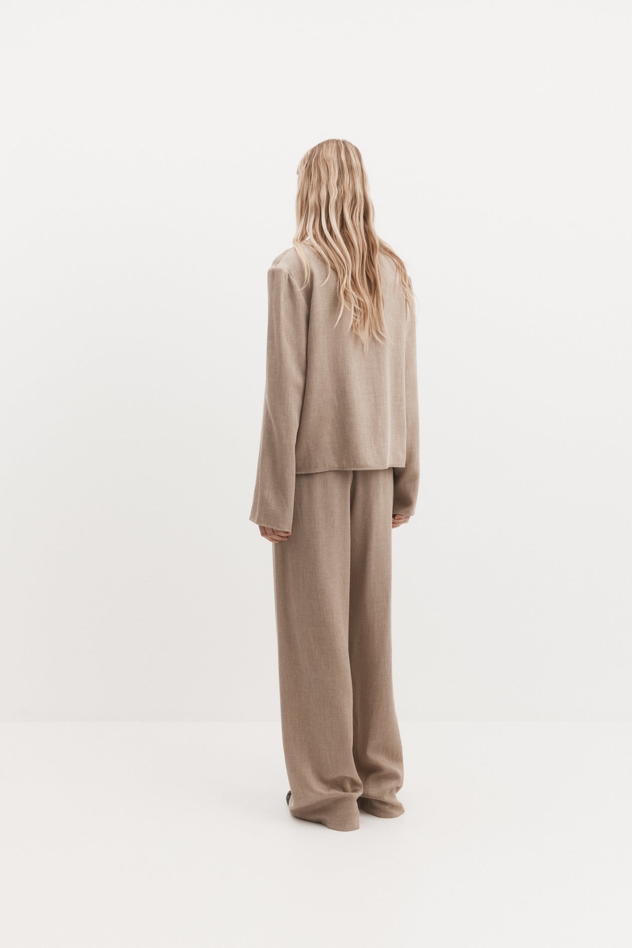 Harris Tapper Irving Trouser in Sand - detail view