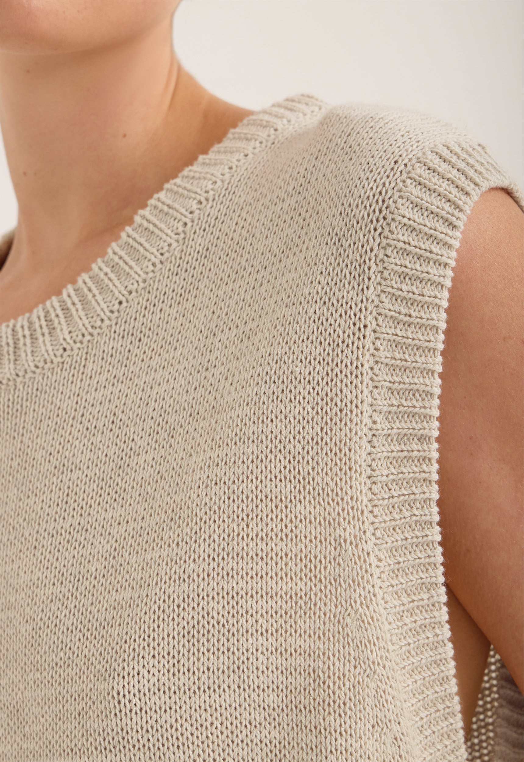 Jac and Jack Catcher Vest in Berg Marle - close up