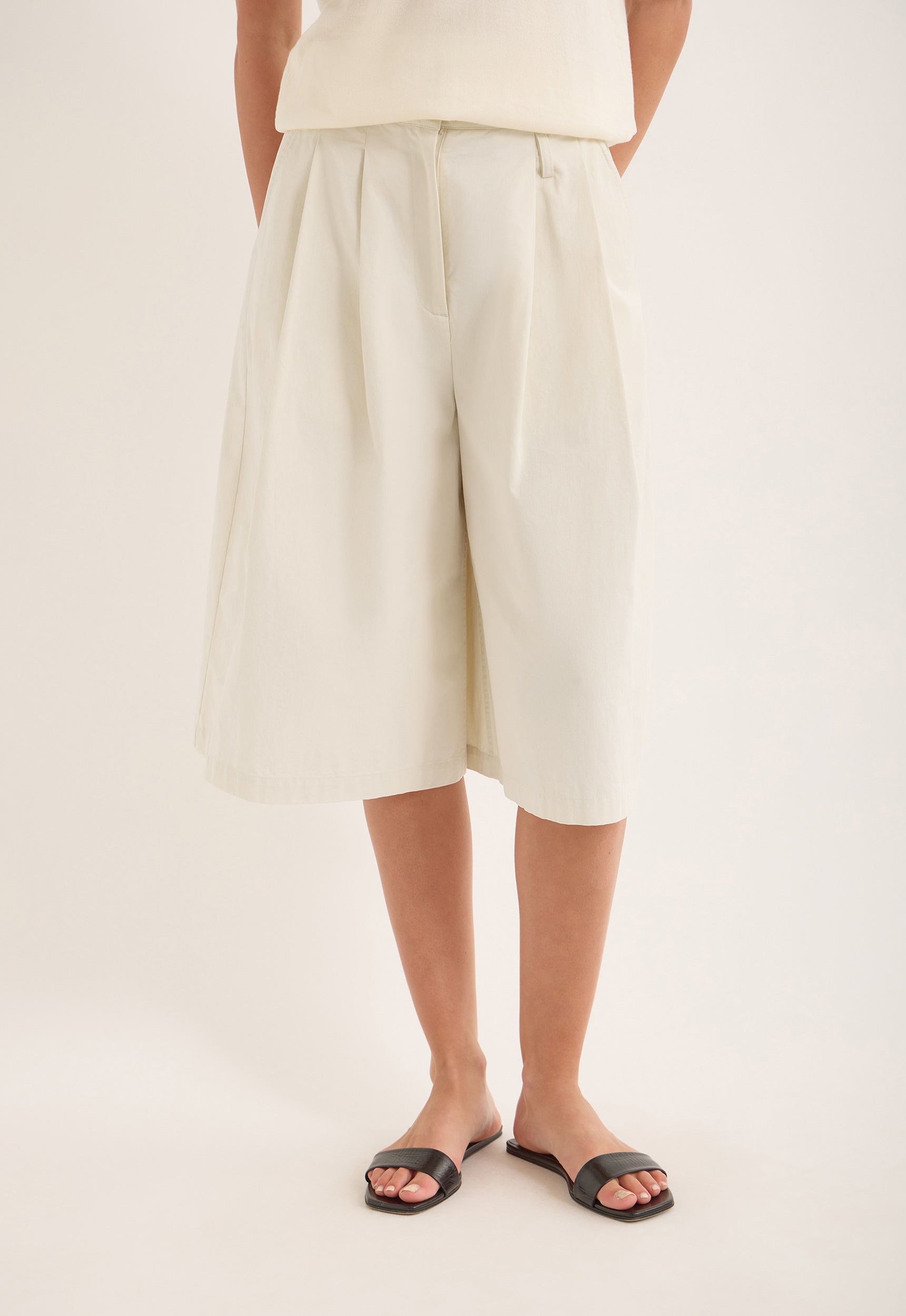 Jac and Jack Verner Short in Ante White - detail view