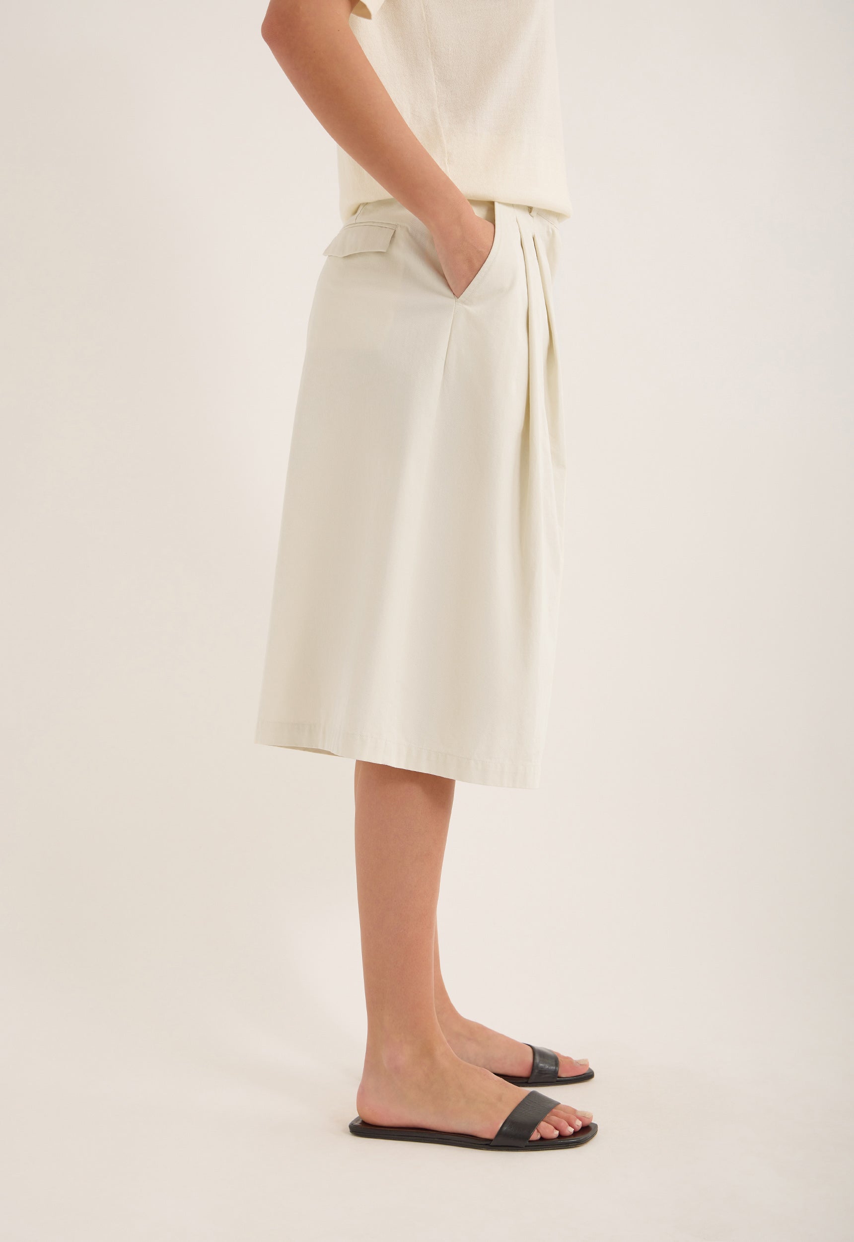 Jac and Jack Verner Short in Ante White - styled look
