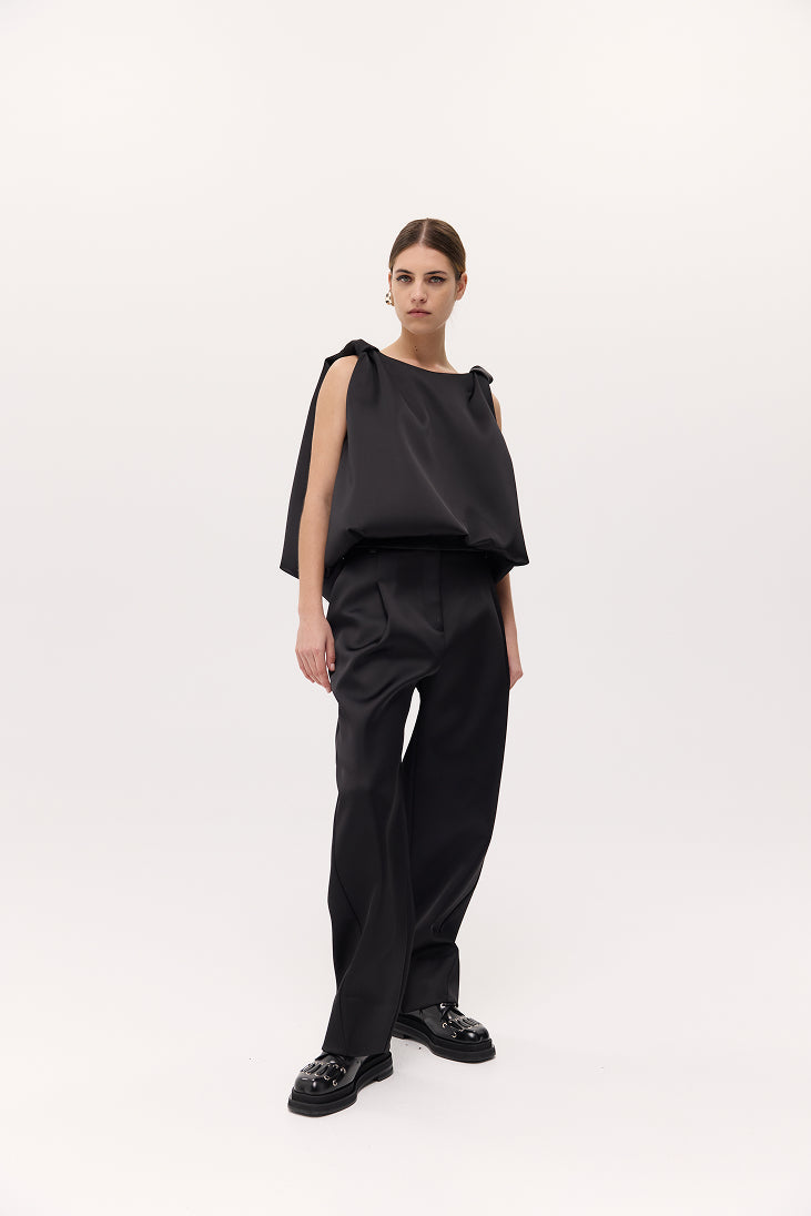 Harris Tapper Knot Top in Black - side view