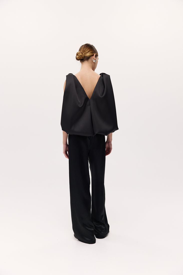 Harris Tapper Knot Top in Black - detail view