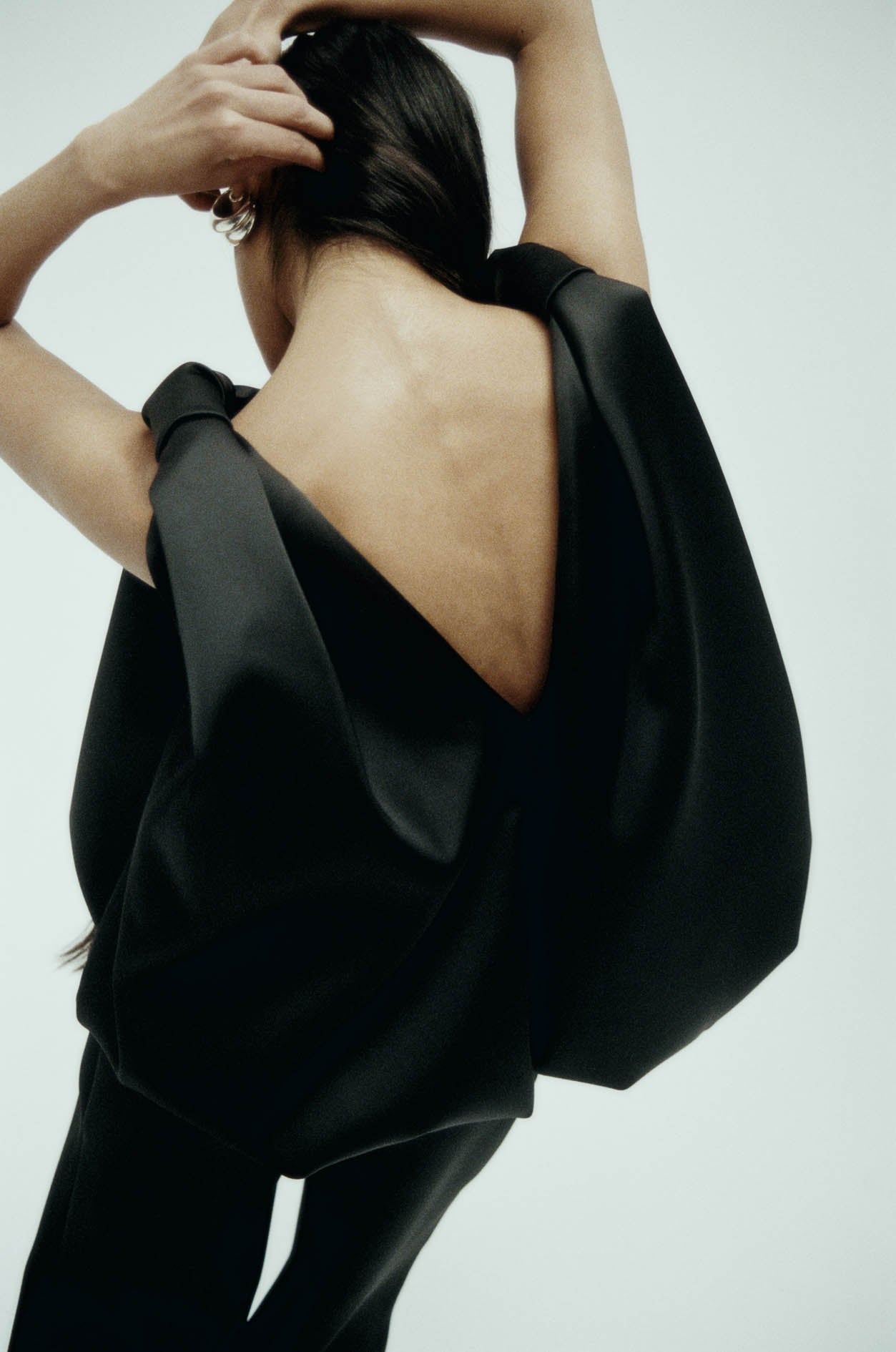 Harris Tapper Knot Top in Black - styled look