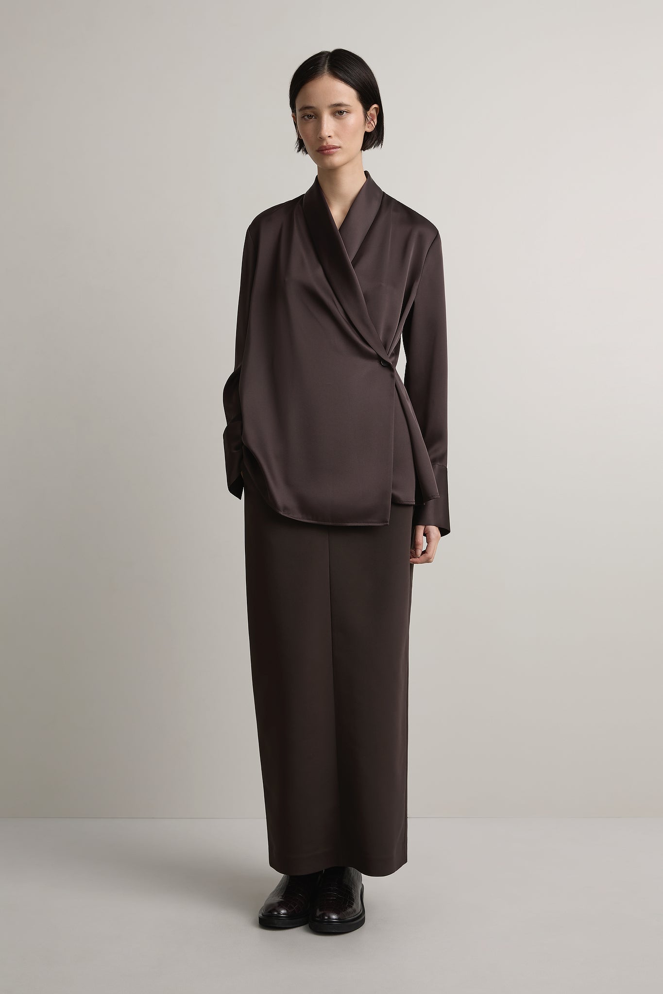 A Emery Lea Shirt in Bistre - side view