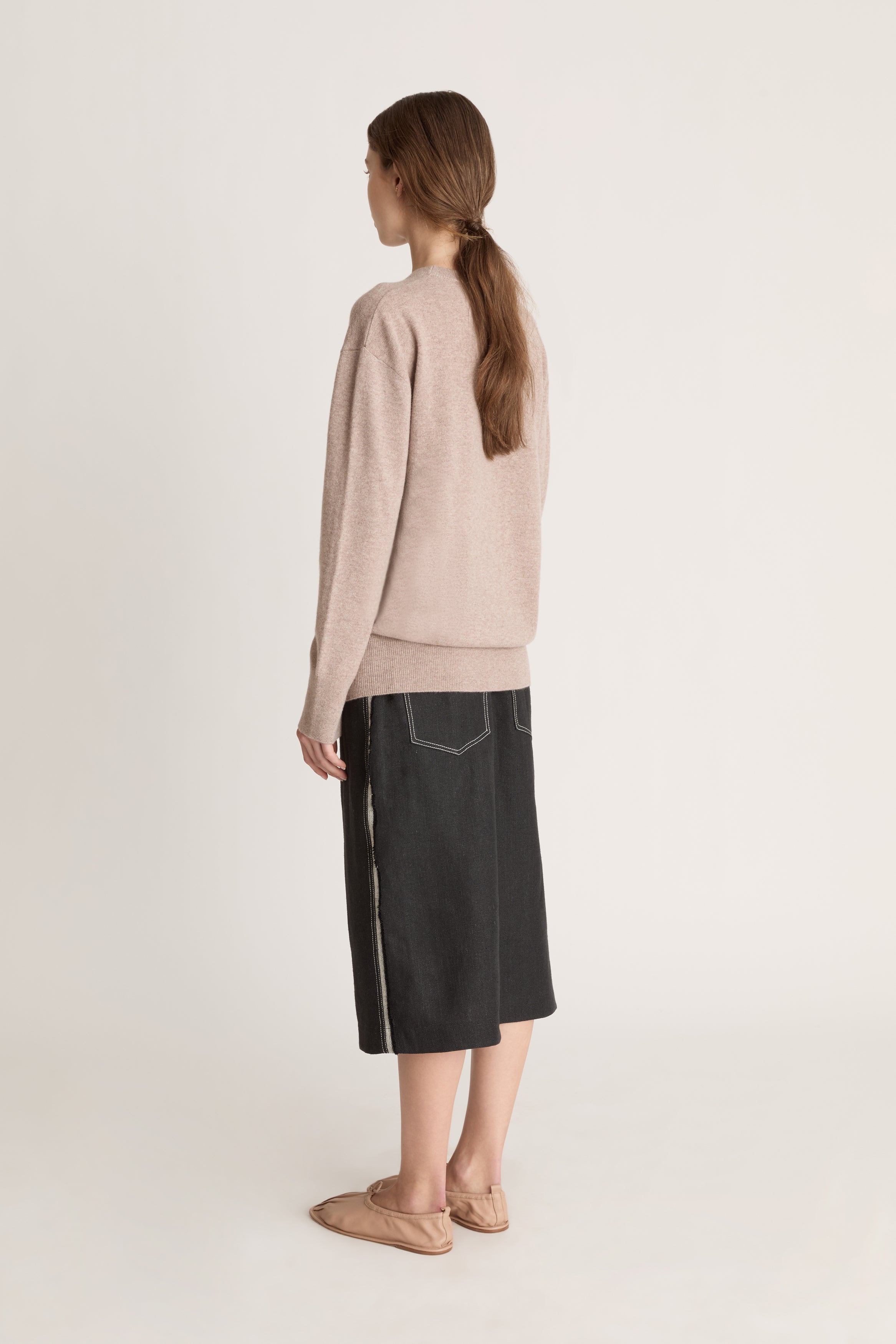 Lee Mathews Cashmere Crewneck in Chestnut