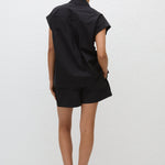Matteau Relaxed Sleeveless Shirt in Black - detail view