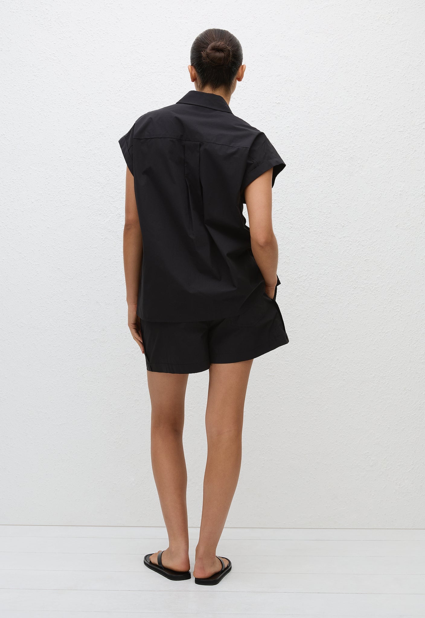 Matteau Relaxed Sleeveless Shirt in Black - detail view