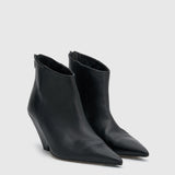Camilla and Marc Rhys Boot in Black