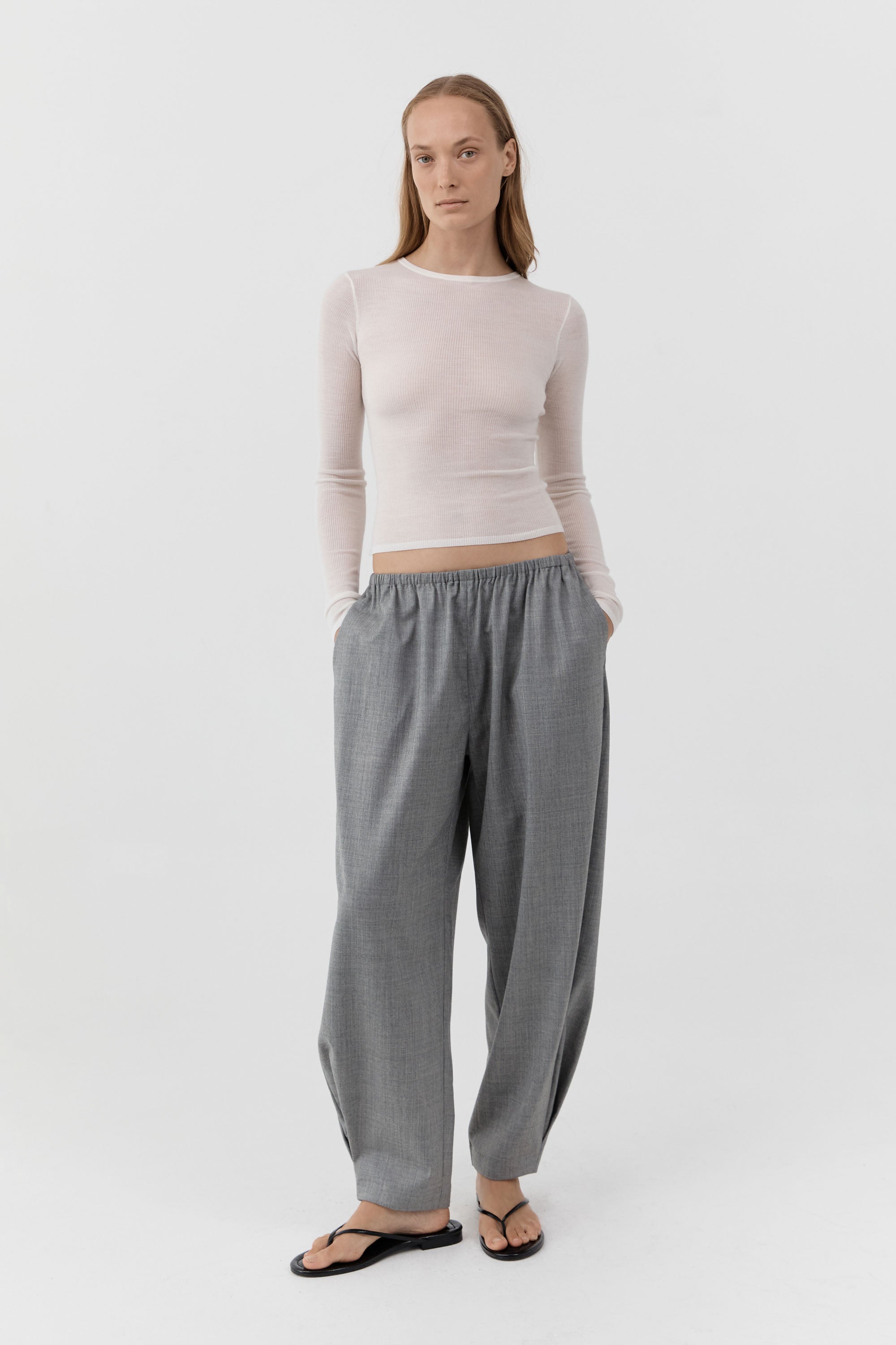 St Agni Relaxed Balloon Pants in Cobblestone - detail view