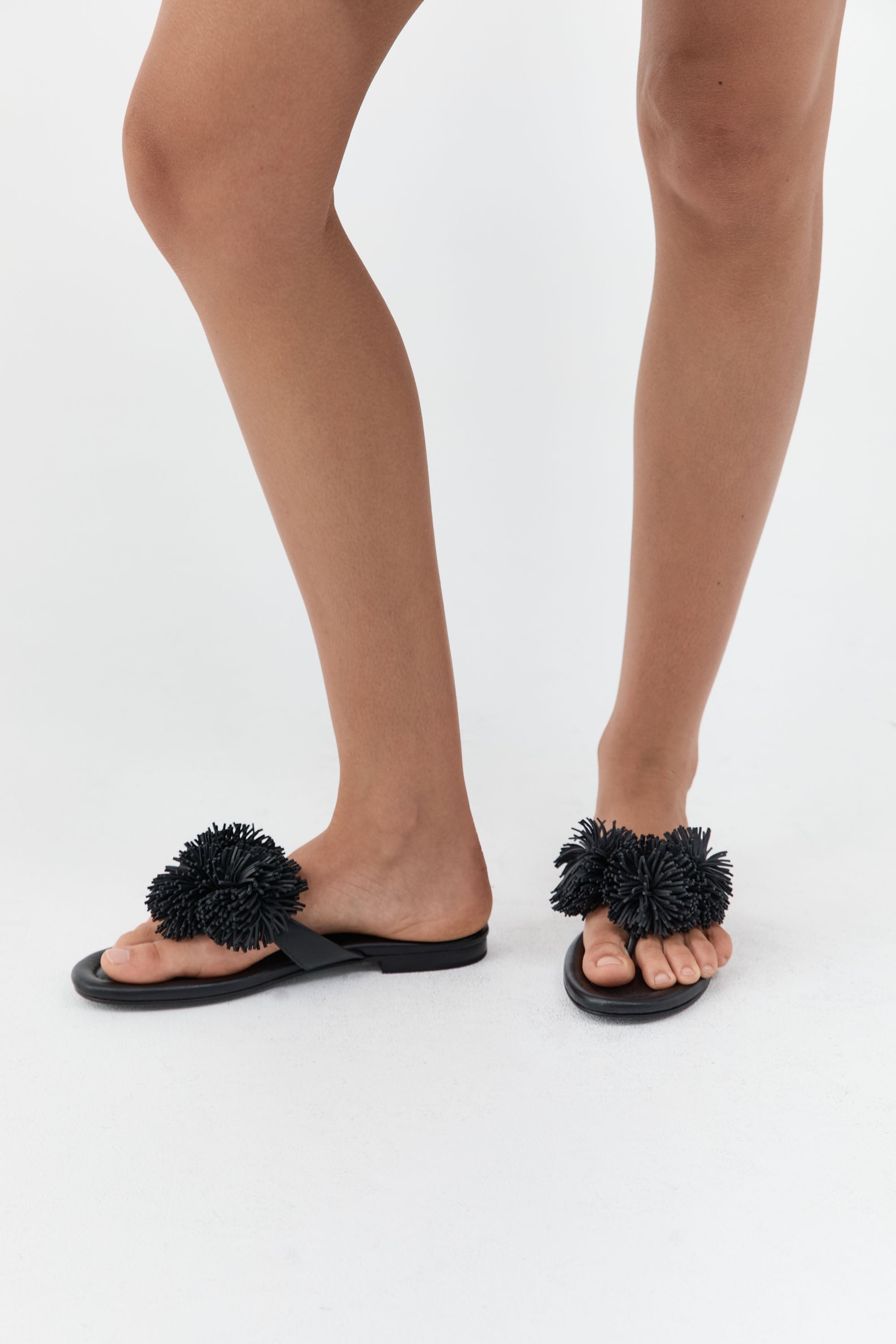 St Agni Urchin Slide in Black - close up