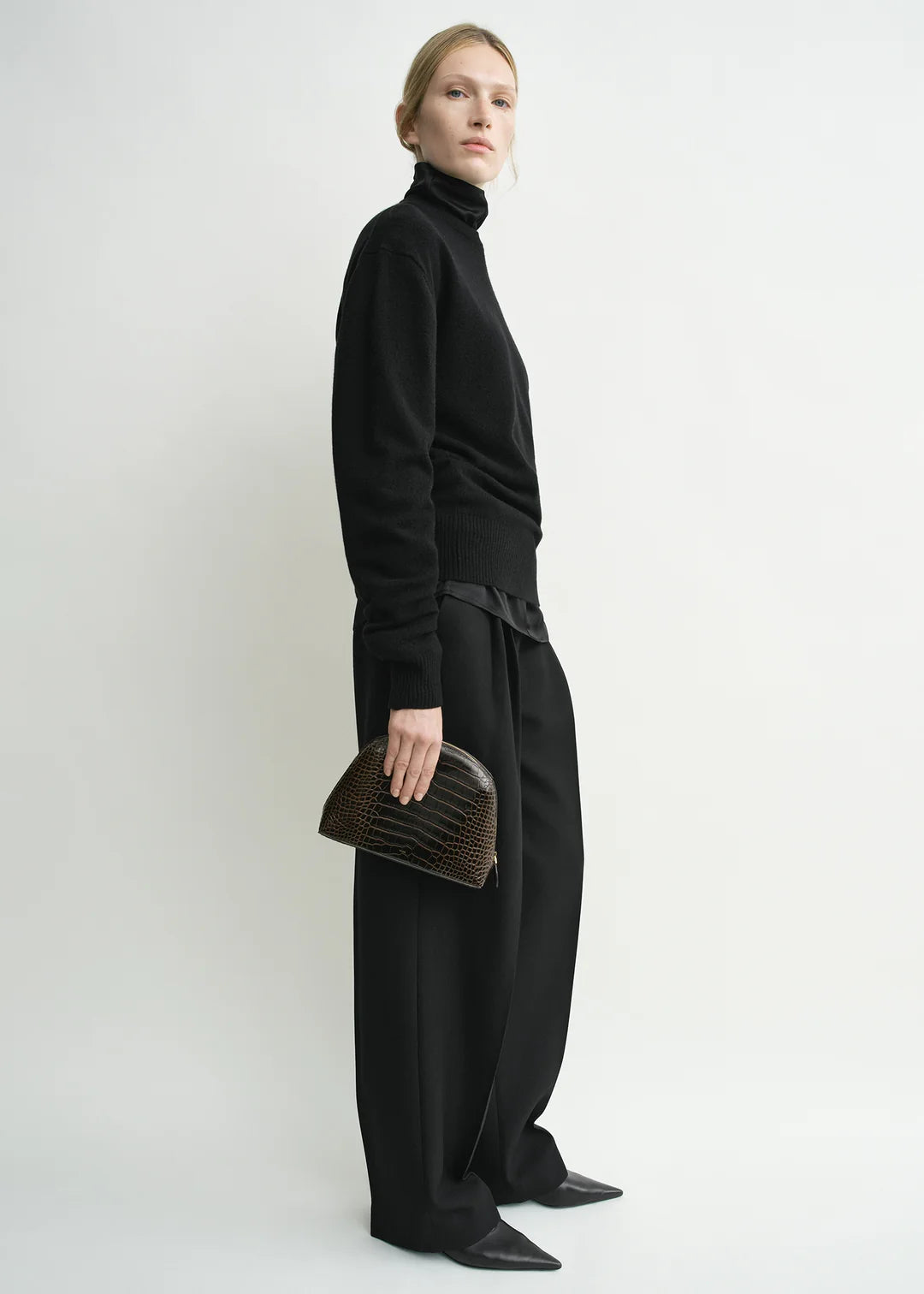 Toteme Classic Cashmere Crew Neck Knit in Black - detail view